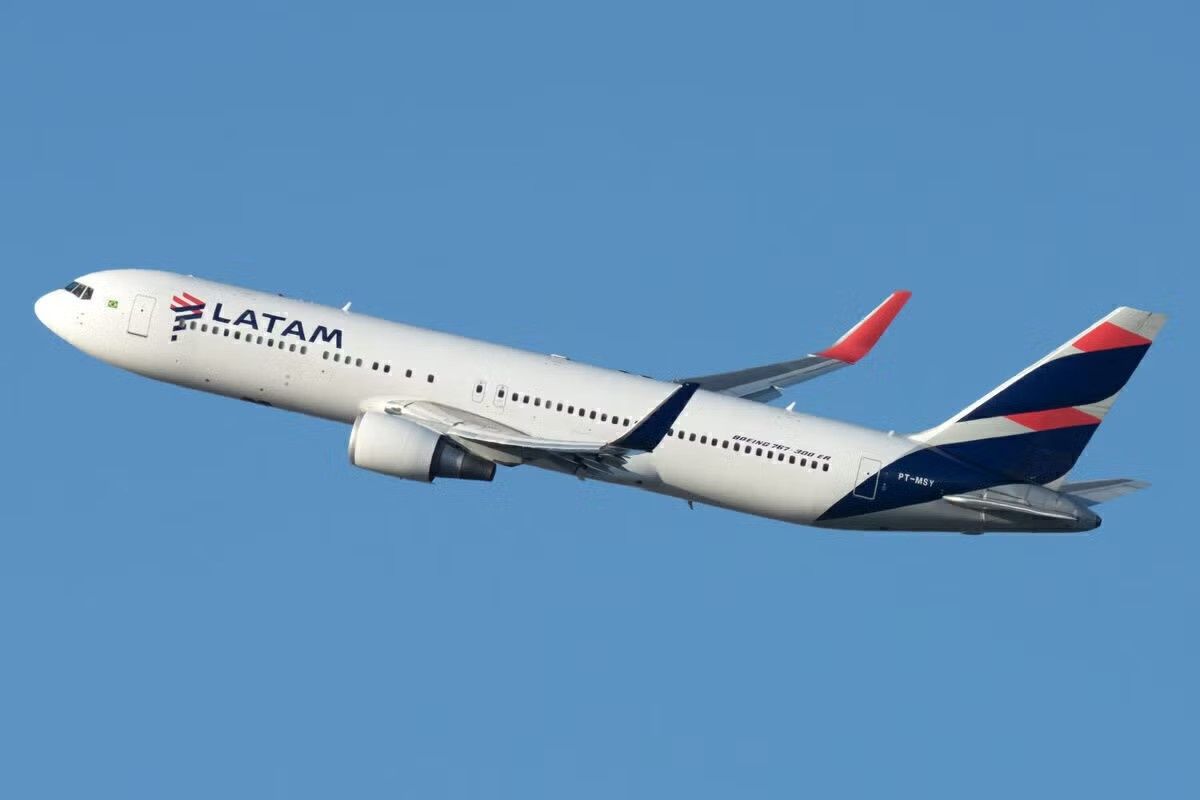 Boeing 767 LATAM z Limy do São Paulo awaryjnie zawrócił po dekompresji
