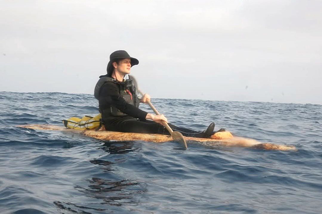 Przepłynął 42 km kajakiem z grzybów. To nowa alternatywa dla plastiku?