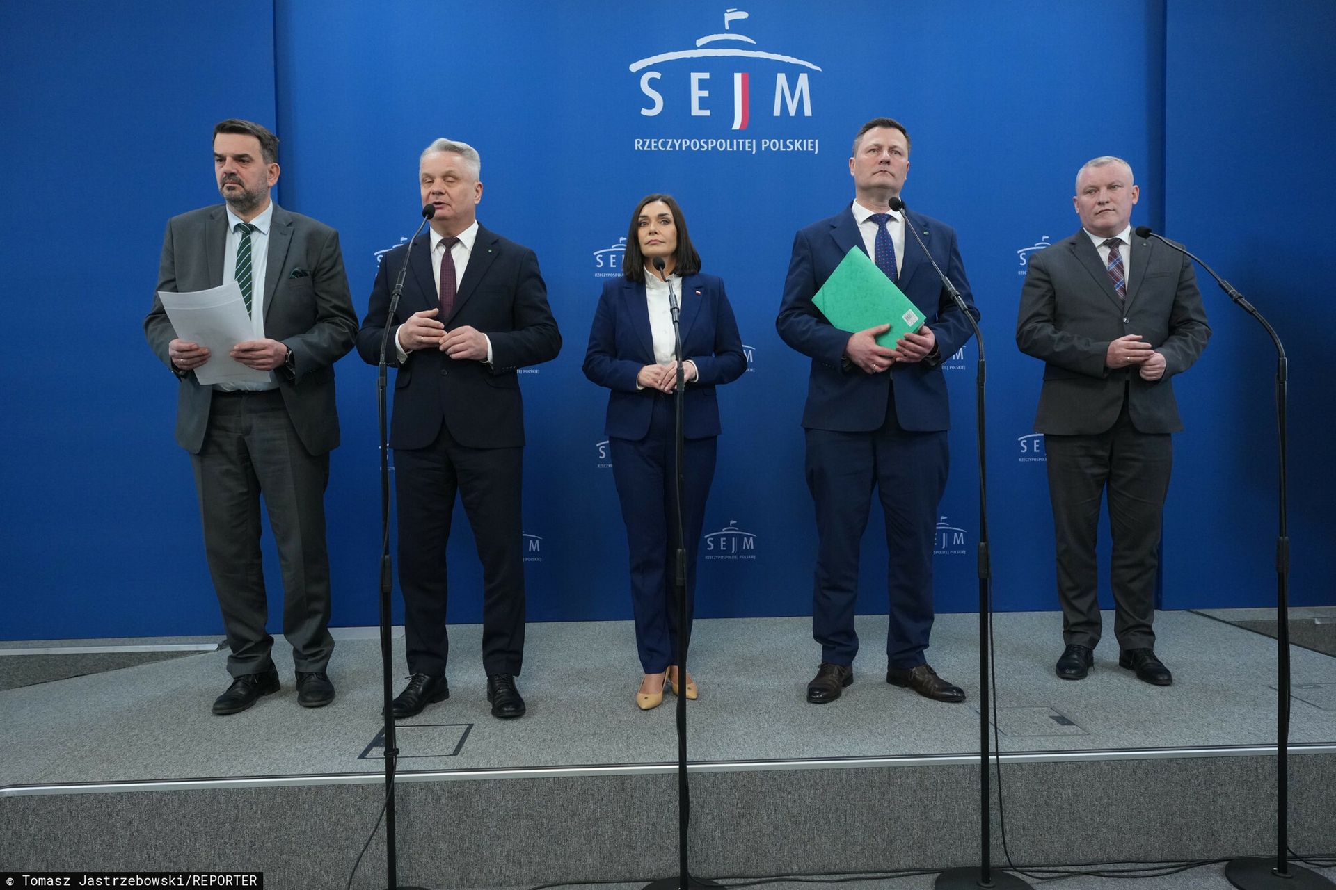 Nawrocki dostał "prezent" od PSL. Wiadomo, co w nim było