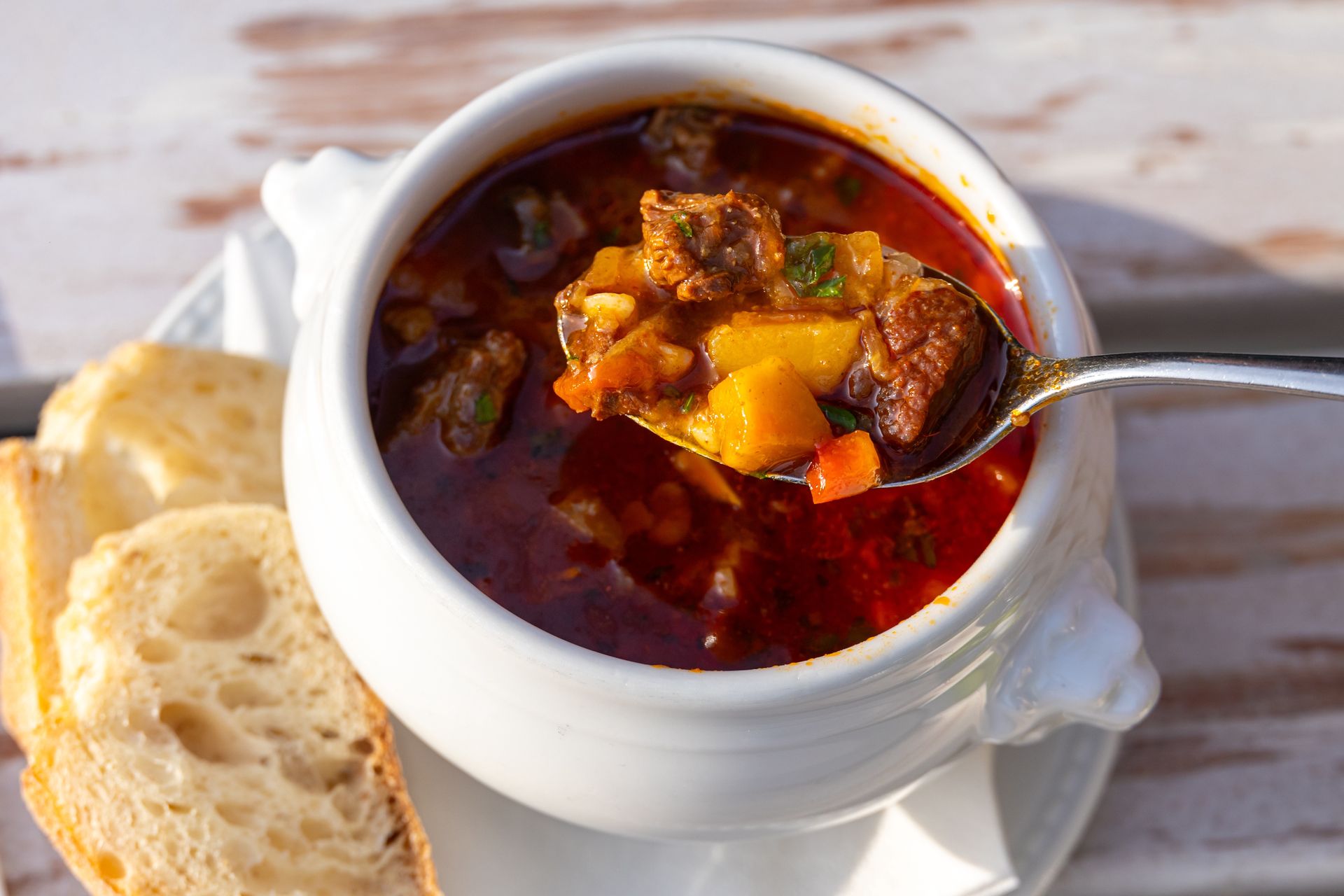 W chłodne dni robię aromatyczną zupę. Przepis mam od cioci z Węgier