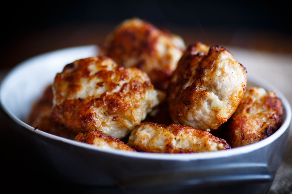 Niektórzy na nim smażą, a ja dodaję do mielonego mięsa. Kotlety wychodzą mięciutkie i soczyste