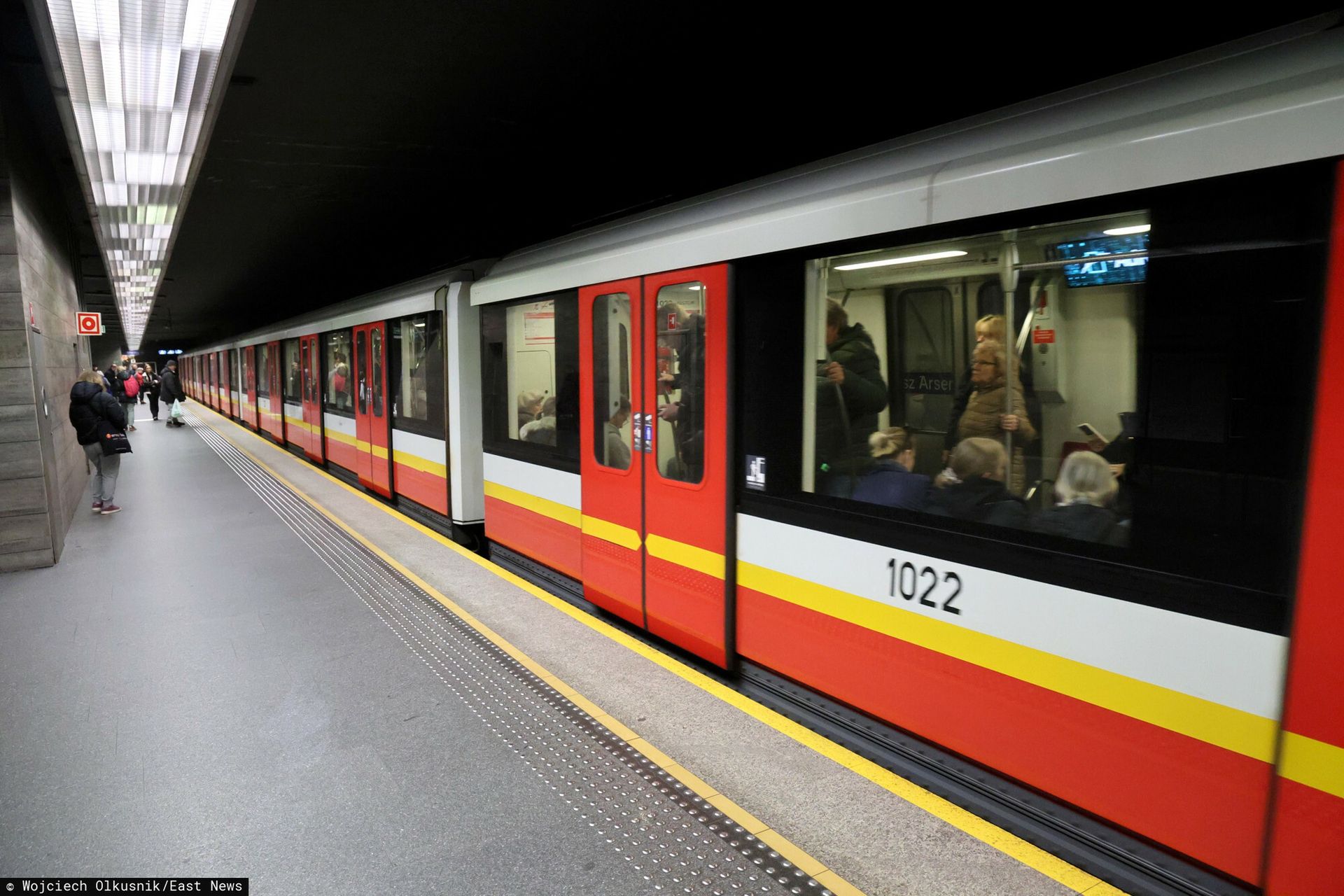 Awaria metra w Warszawie. Zamknięto pięć stacji