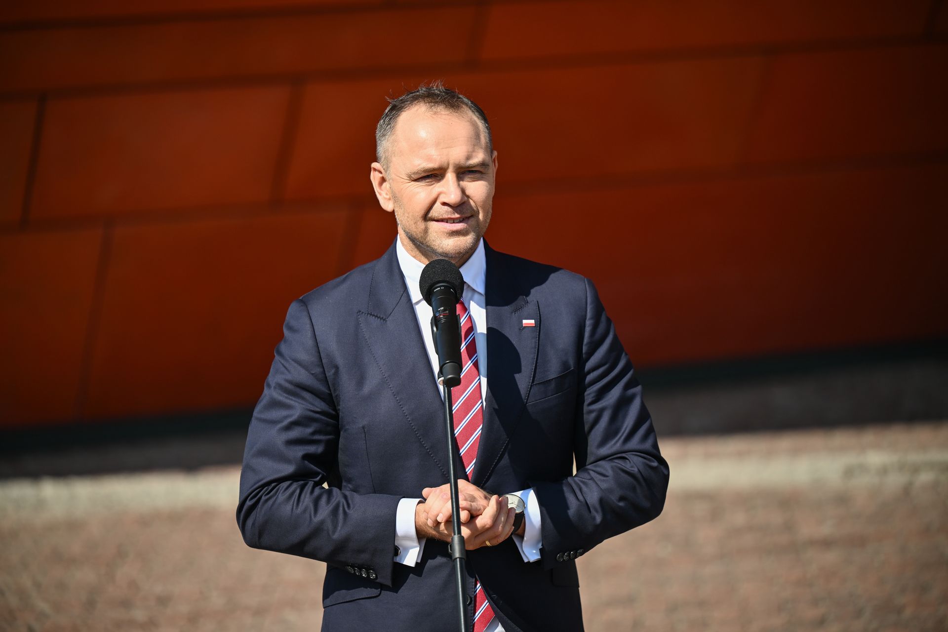 Zaproszenie na zaprzysiężenie przyszło z opóźnieniem. Poczta tłumaczy