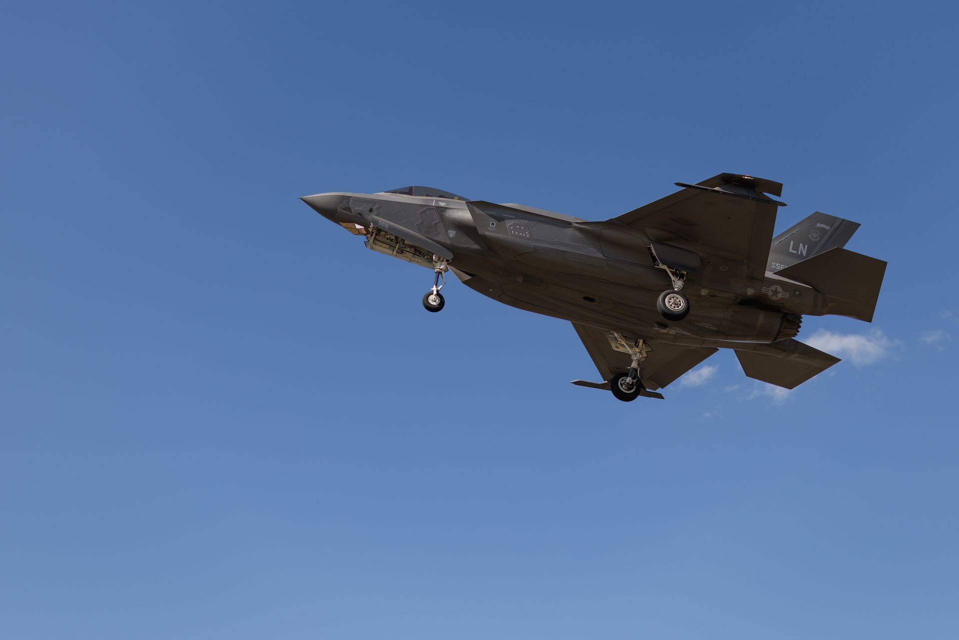 Wydali na nie 3 mld dolarów. Połowa floty już w kraju