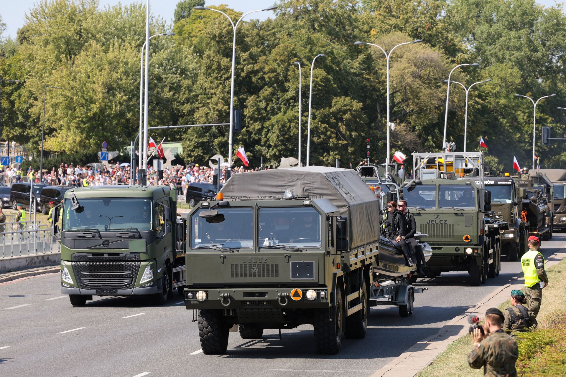 Defilada wojskowa na warszawskiej Wisłostradzie [ZDJĘCIA]