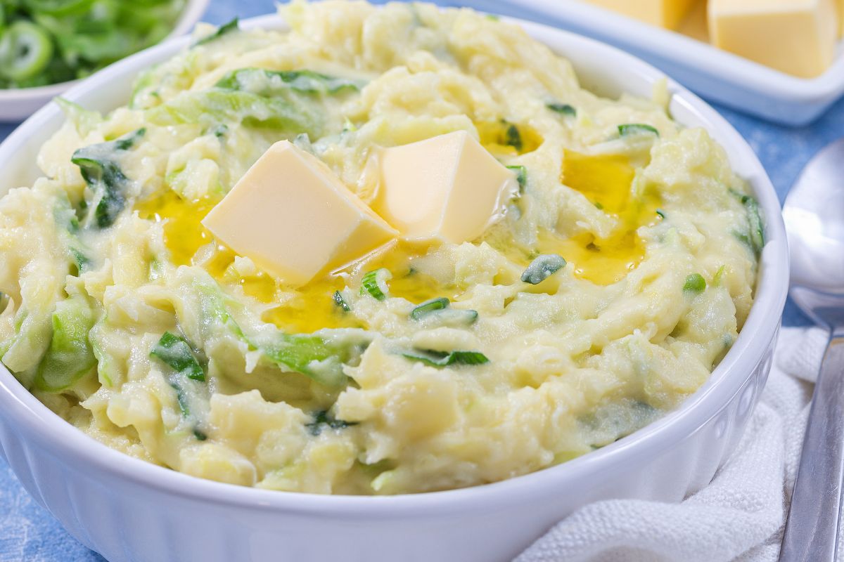 Takie ziemniaki jedzą teraz w Irlandii. Sposób gotowania nietypowy, ale ten smak jest obłędny