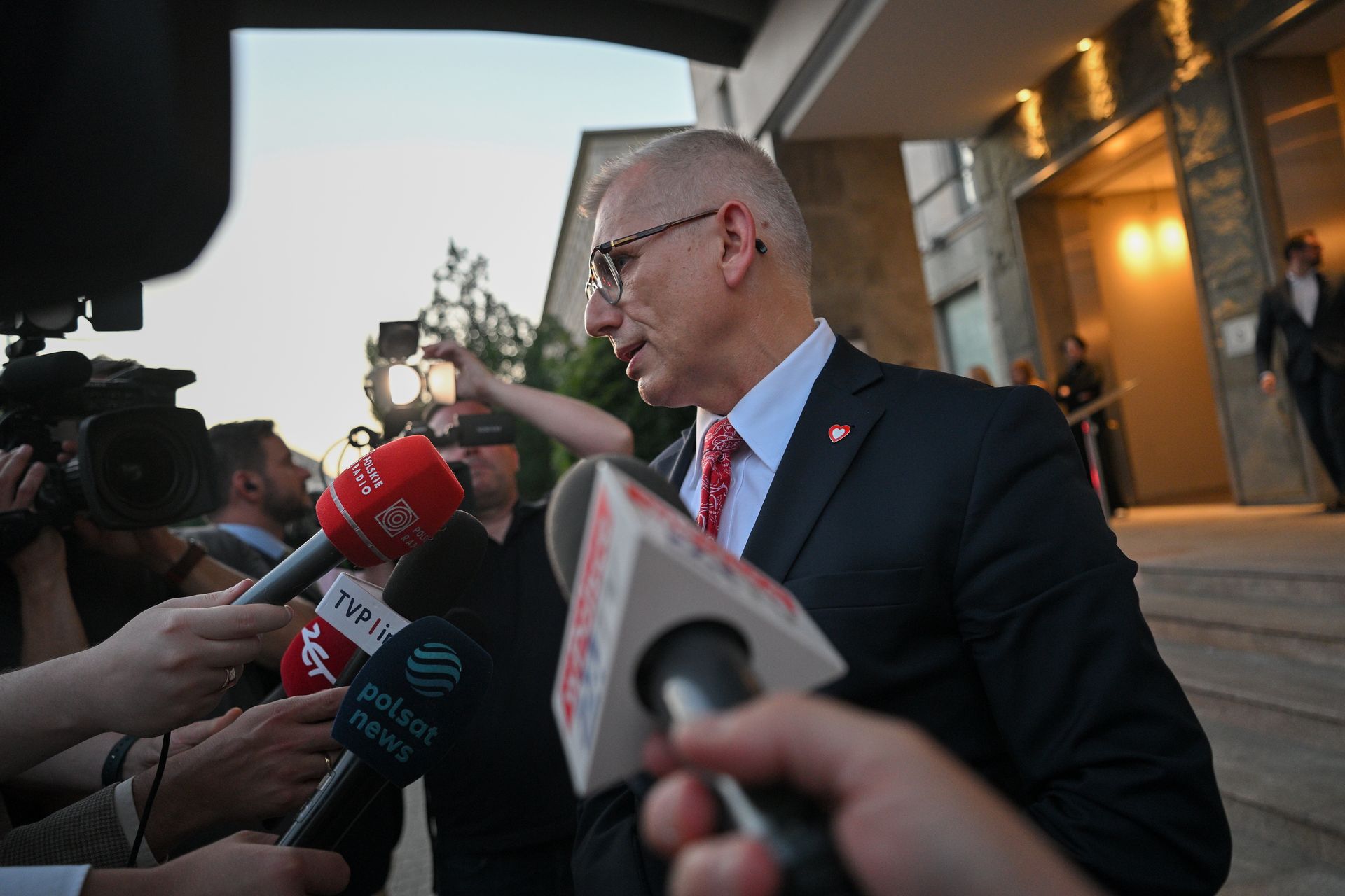 Tusk wyszedł tylnym wyjściem. Koniec spotkania KO