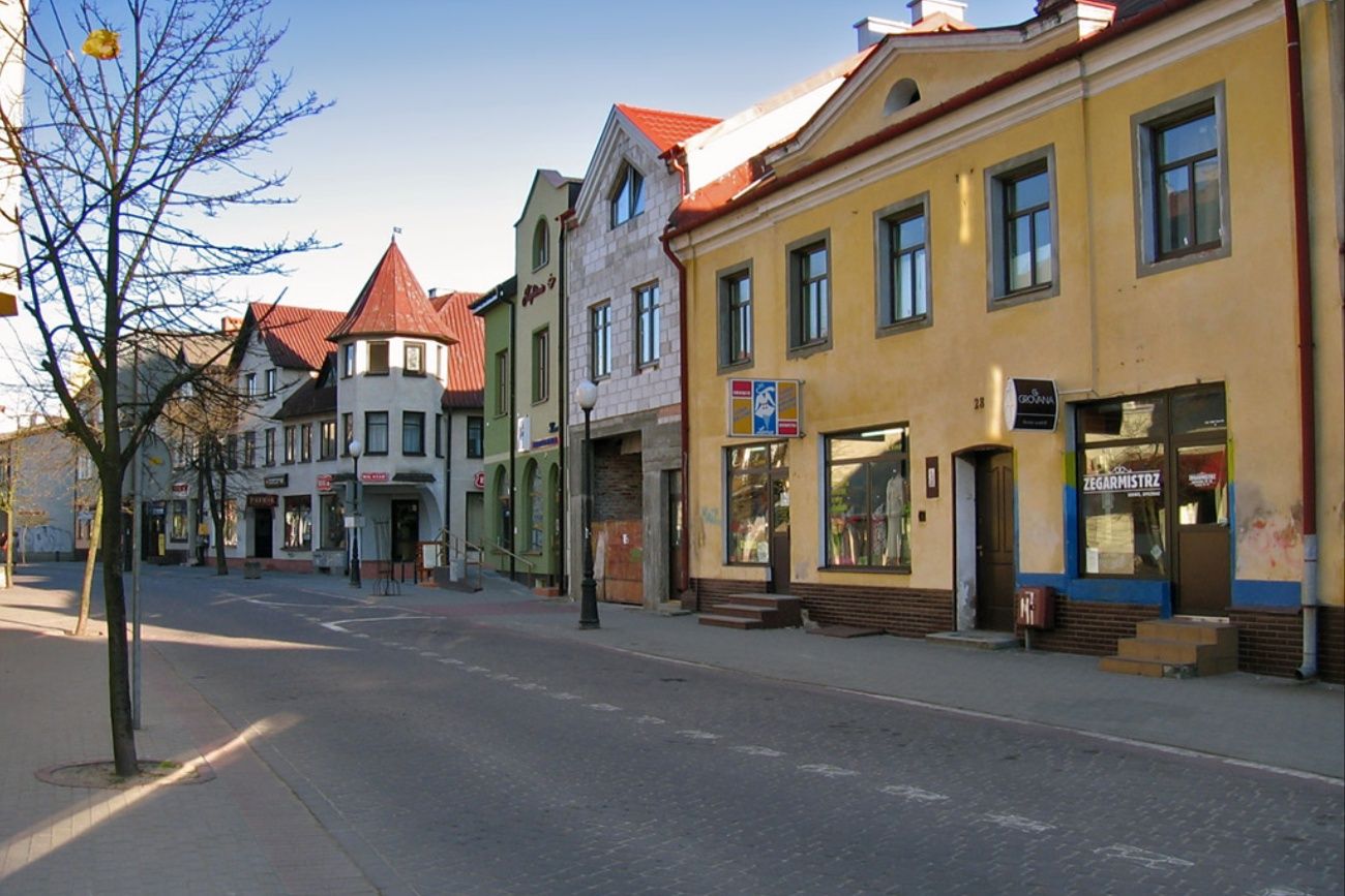 Tak wymiera polskie miasto. "Wstają o 3:30, jadą do pracy do Warszawy"