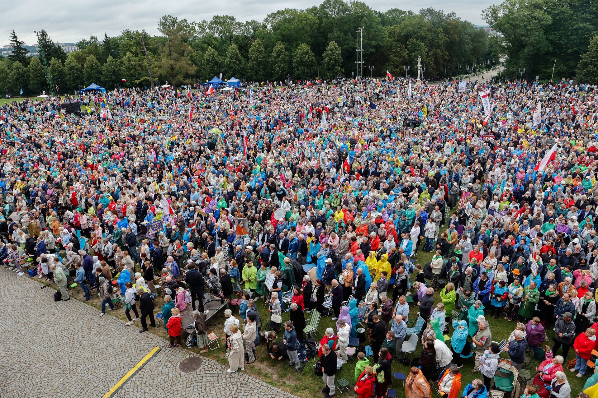 Setki kilometrów na nogach. "Poświęcają urlopy i podejmują taki wysiłek"