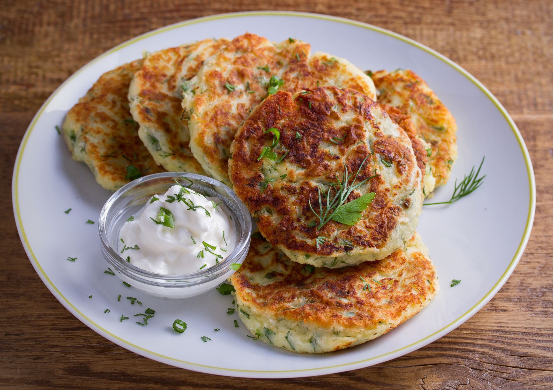 Ze znanego warzywa zrobisz chrupiące placki. Nie potrzebujesz ani ziemniaków, ani cukinii