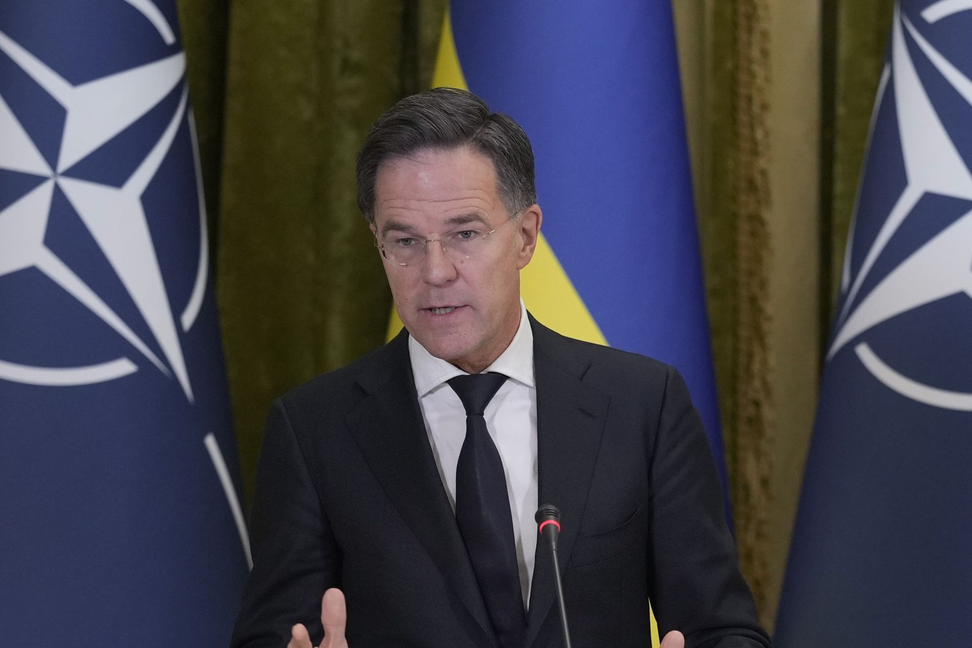 Szef NATO w Ukrainie. "Konieczne będą trudne wybory"