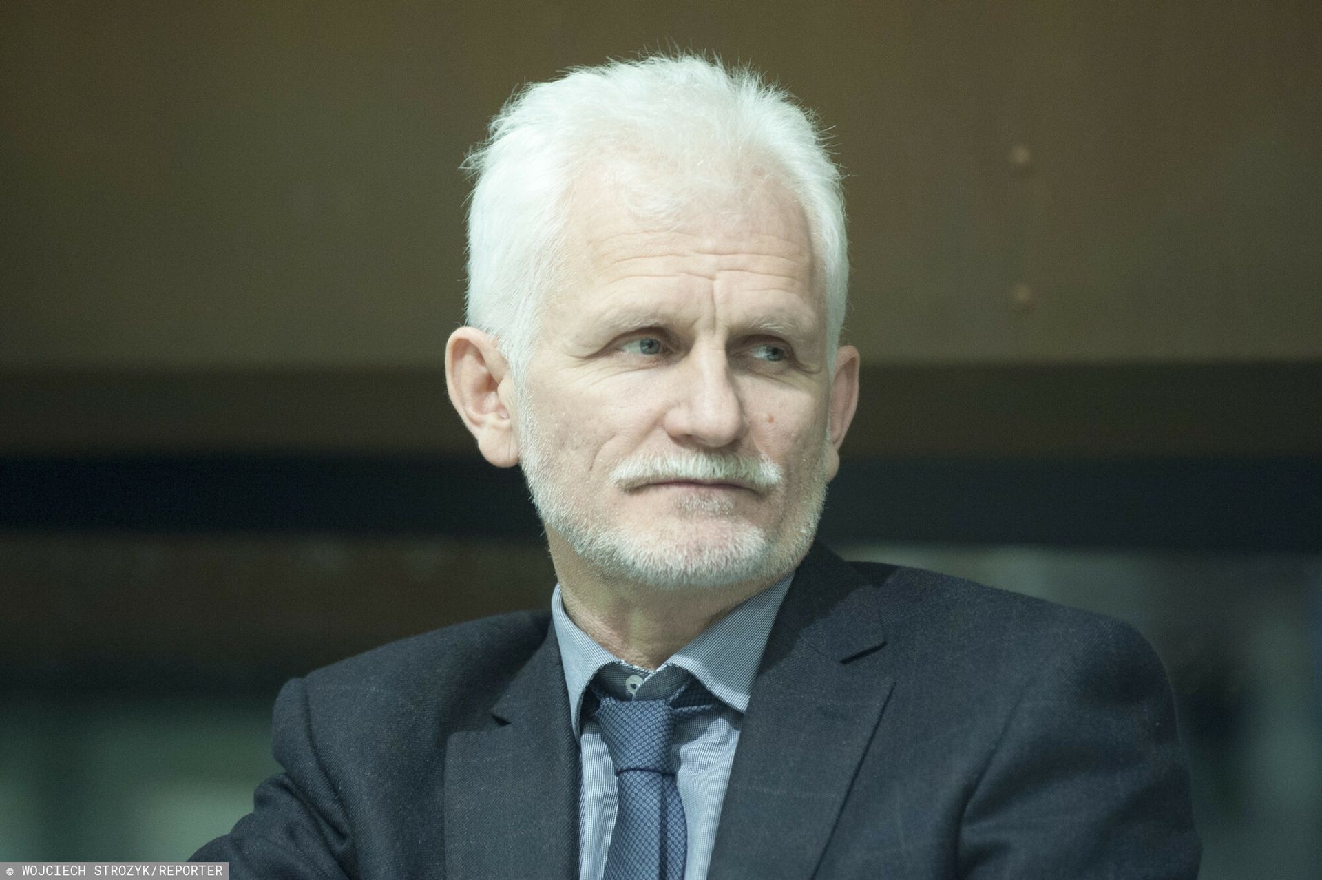 Białoruś: 123 więźniów politycznych uwolnionych. W tym gronie noblista