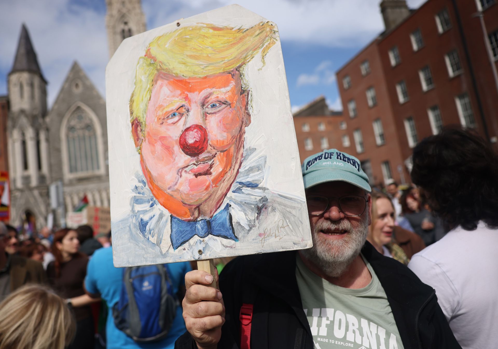 Szydzili z Trumpa na ulicach. Protesty po przyjeździe Amerykanina