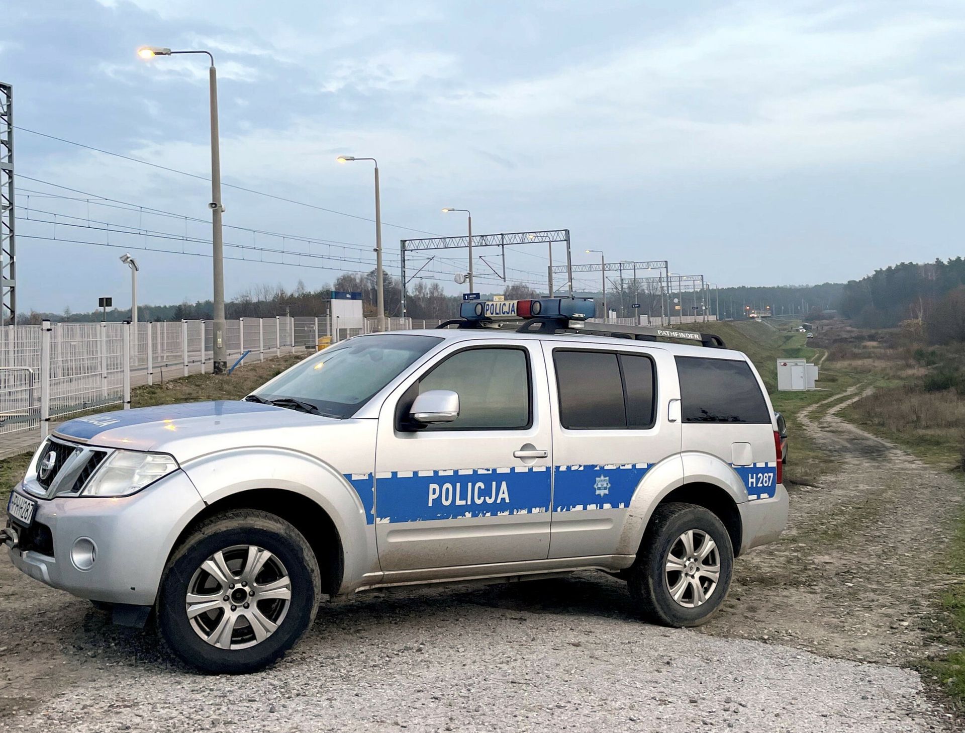 Dwa samochody przy torach. Uruchomiono procedury ws. aktów dywersji