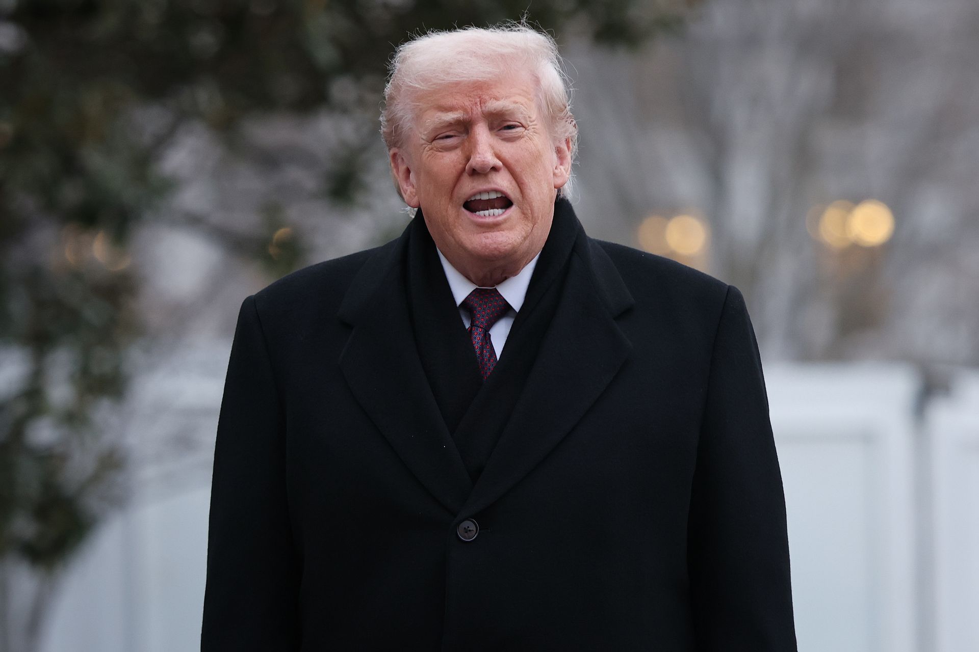 Trump grozi Ustawą o Powstaniu Zbrojnym. Wskazał jeden stan w USA