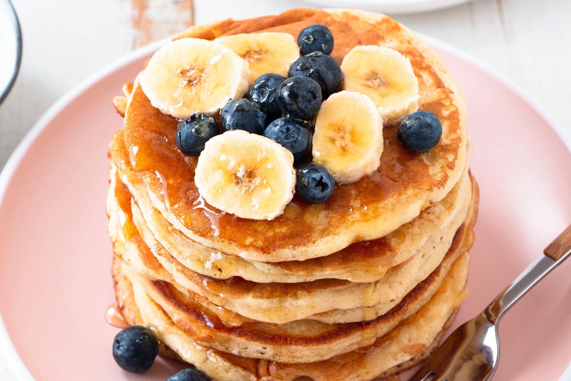 Biorę jajka, mąkę i kilka składników. Po 10 minutach mam cały talerz puszystych placków