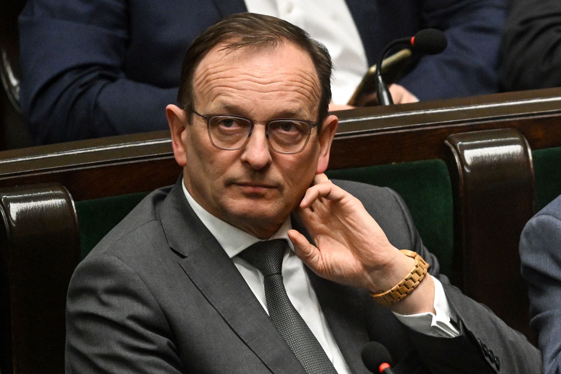 Krzyczał w Sejmie o "kuli w łeb". Prokuratura odmówiła dochodzenia