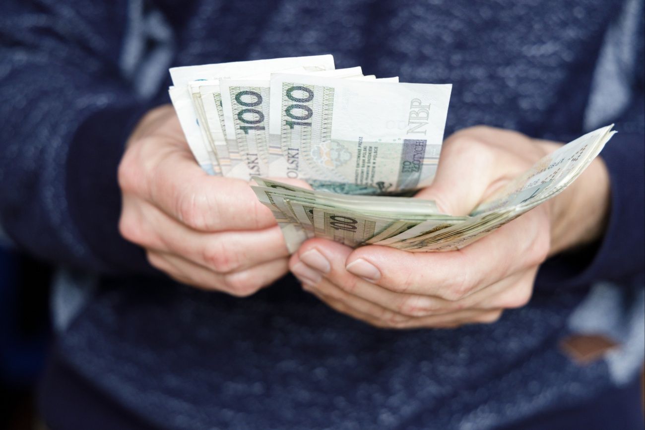 Chce od syna 500 zł/mies., bo ma niską emeryturę. Jest wyrok sądu