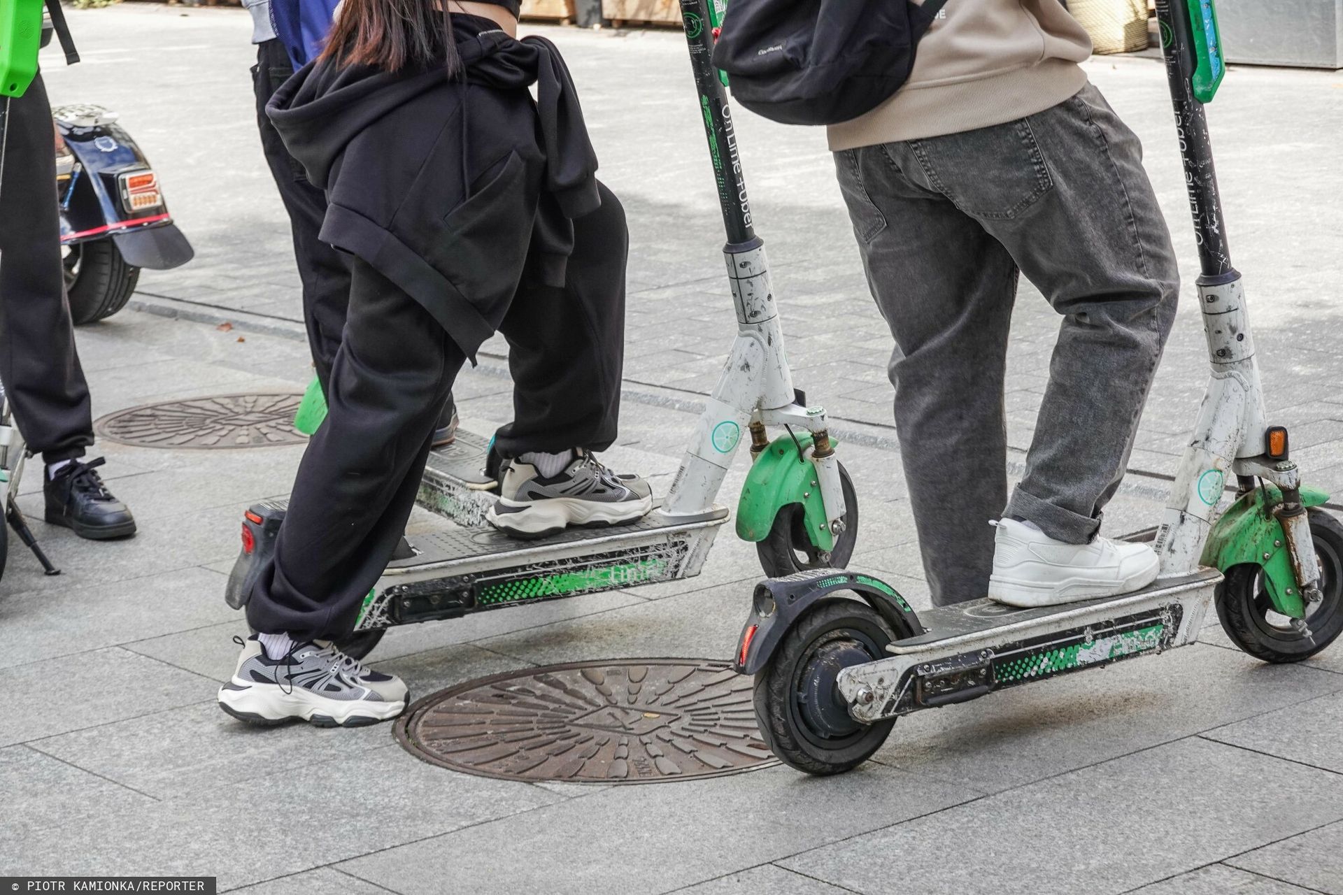 Niepokojący trend z hulajnogą. KidsAlert alarmuje po wypadkach