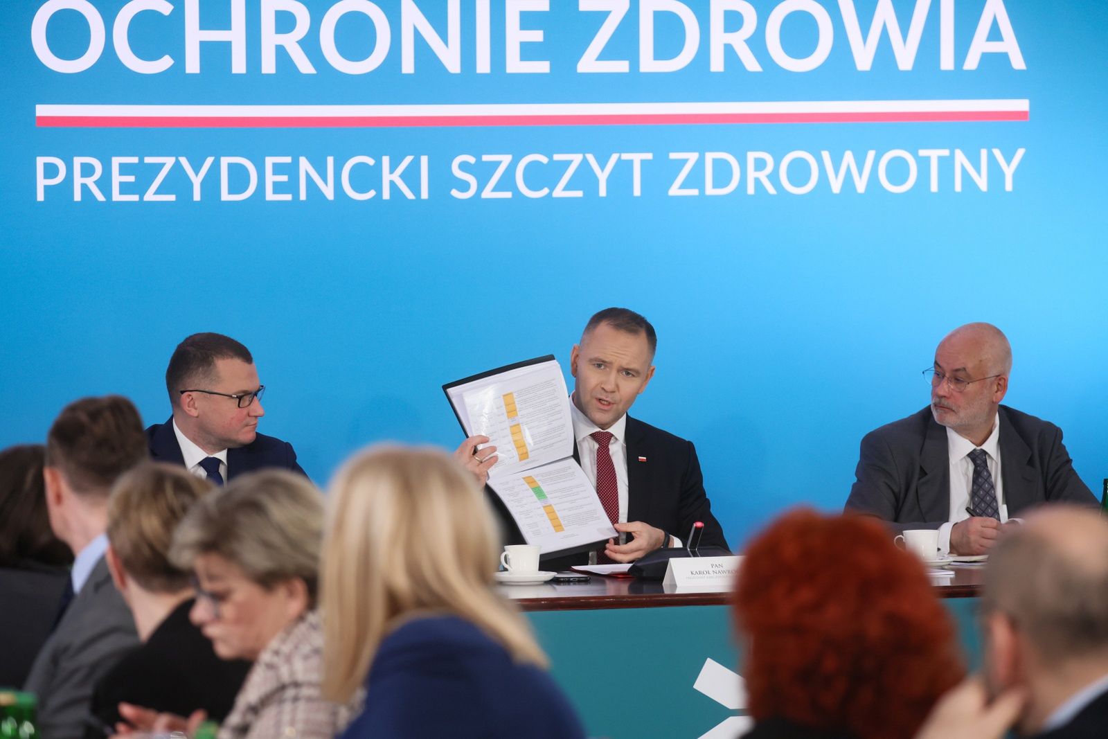 Nawrocki nagle wyciągnął teczkę. Podsumował obietnice rządu