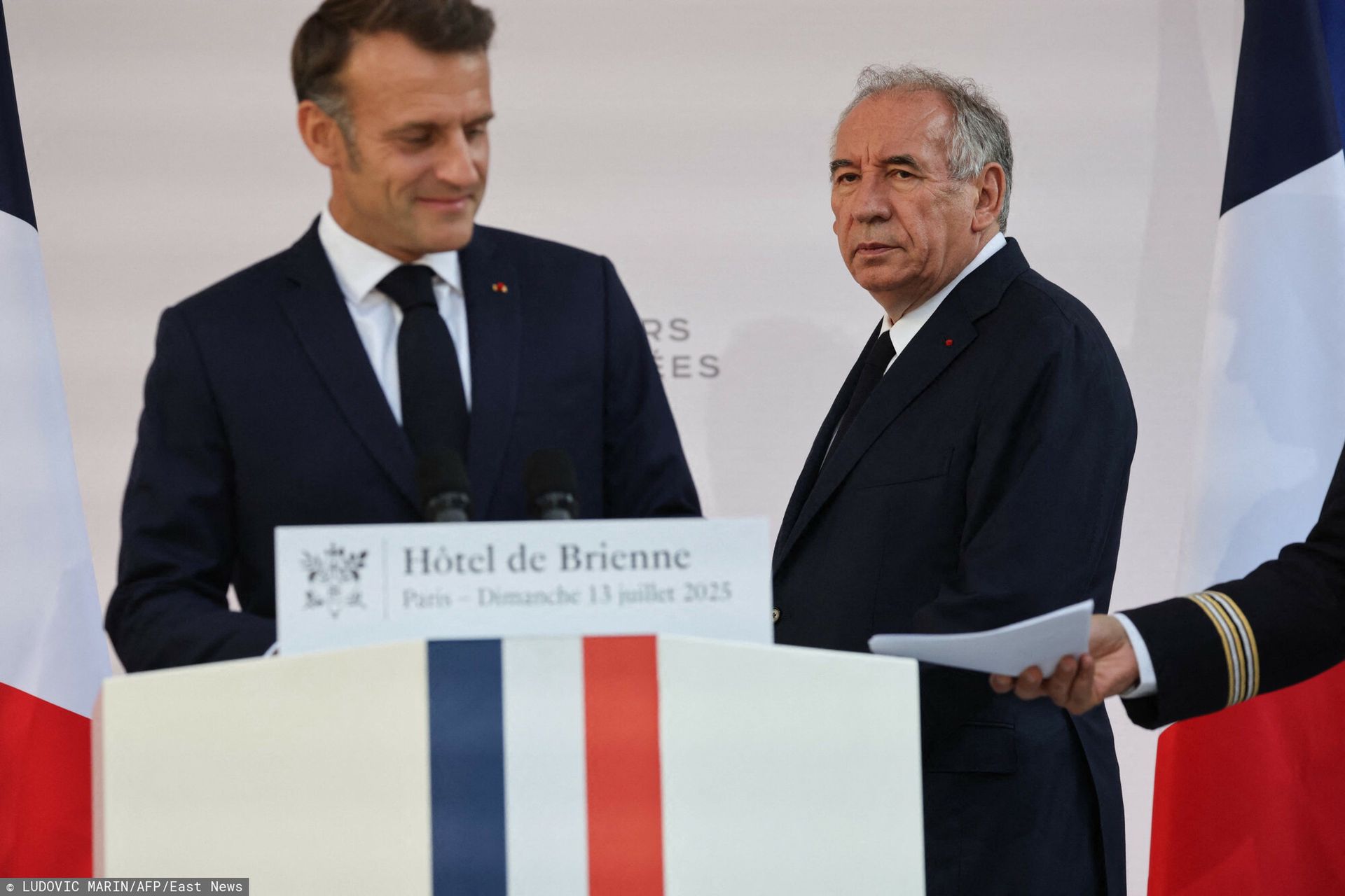 Trzęsienie polityczne we Francji. Macron w pułapce. Na własne życzenie