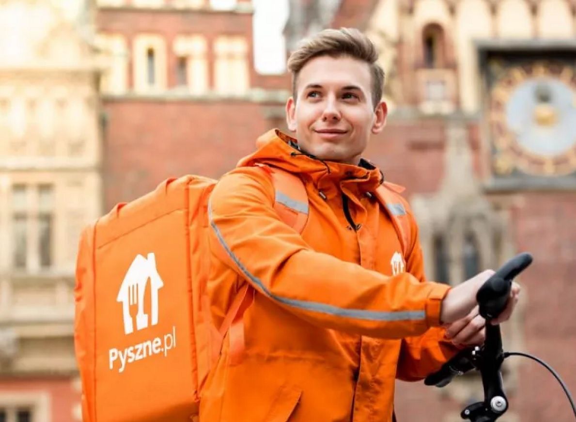 Wszyscy kurierzy z Pyszne.pl do zwolnienia? Tyle zarabia polska spółka