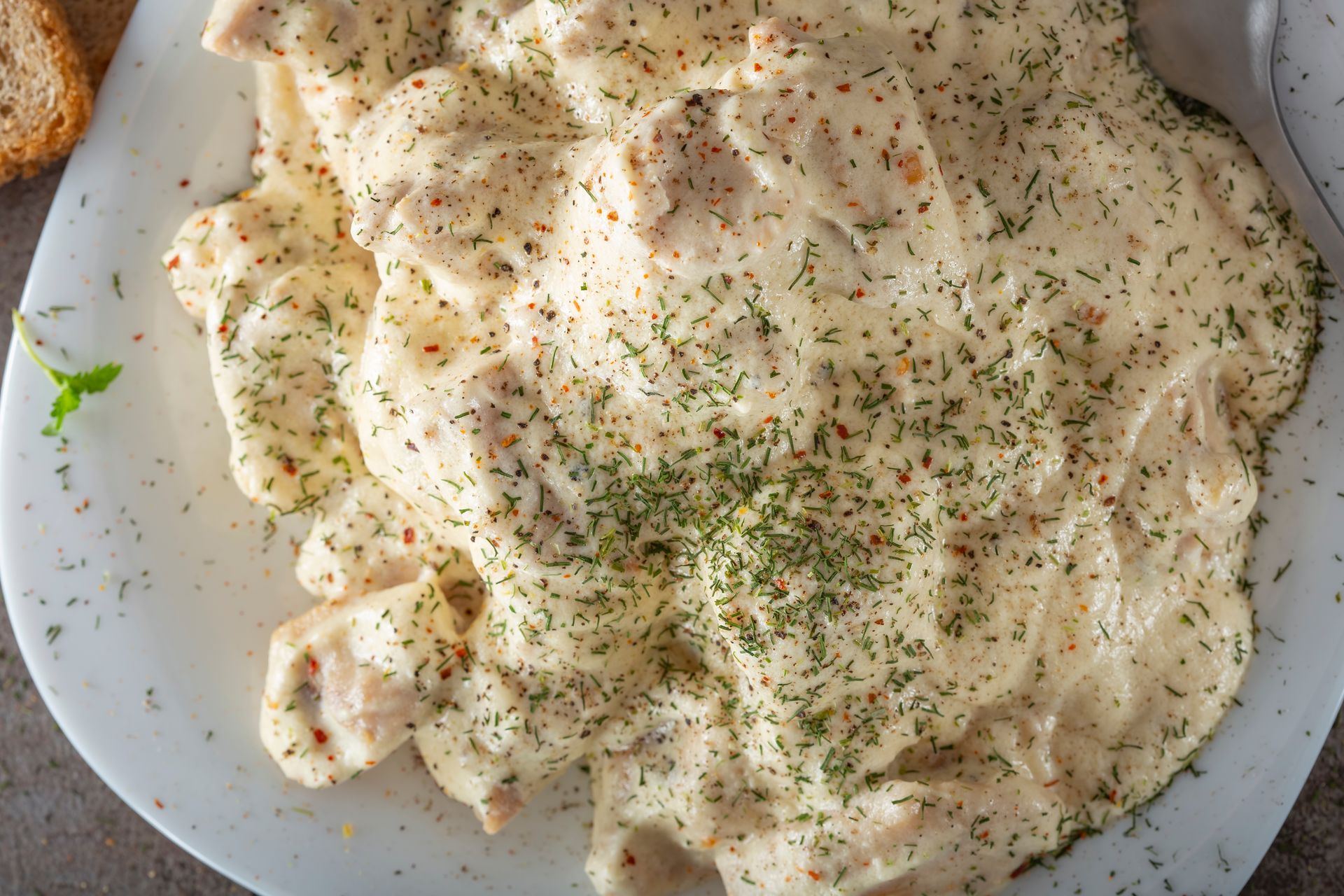 Mięsko duszę w tym sosie. Rodzina zachwyca się kremową teksturą i wyrazistym smakiem