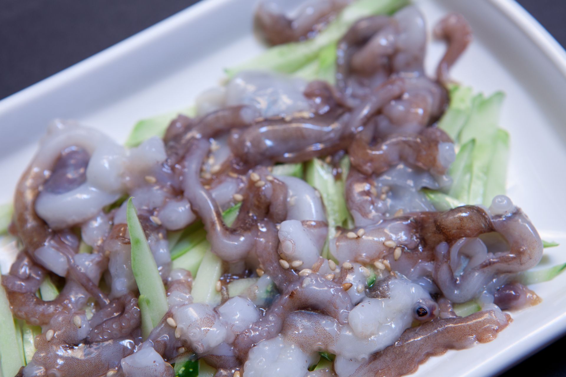 "Ucieka" z talerza i może kosztować życie. Koreańczycy zajadają się tym daniem