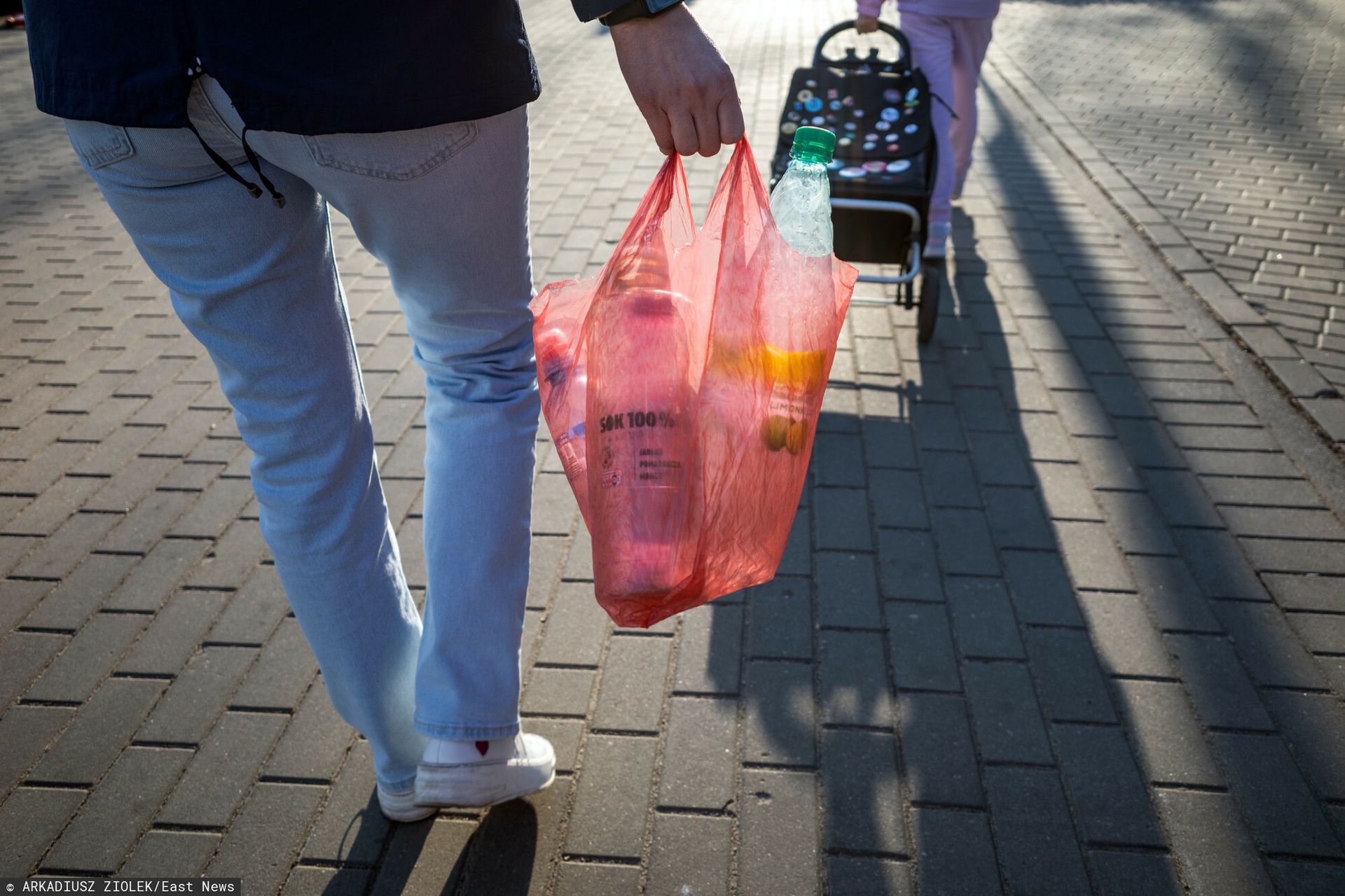 Szybciej i wygodniej. Nadchodzi nowa era butelkomatów w Polsce