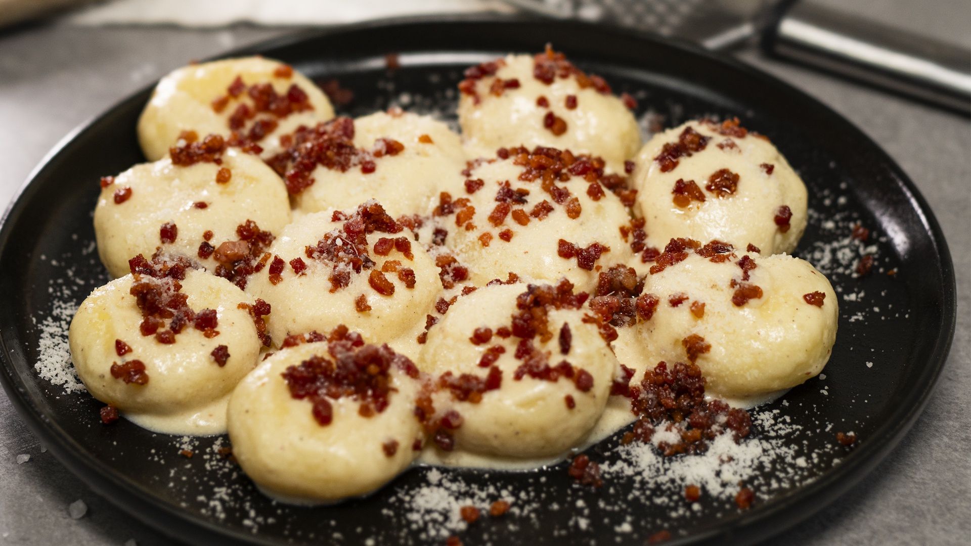 Klusek śląskich w takim wydaniu jeszcze nie jadłeś. Koniecznie połącz je z włoskim sosem