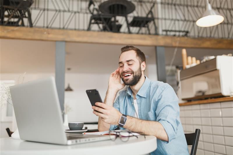 Tworzenie reklam na Facebooku i Instagramie nigdy nie było tak proste – poznaj najnowsze możliwości AI