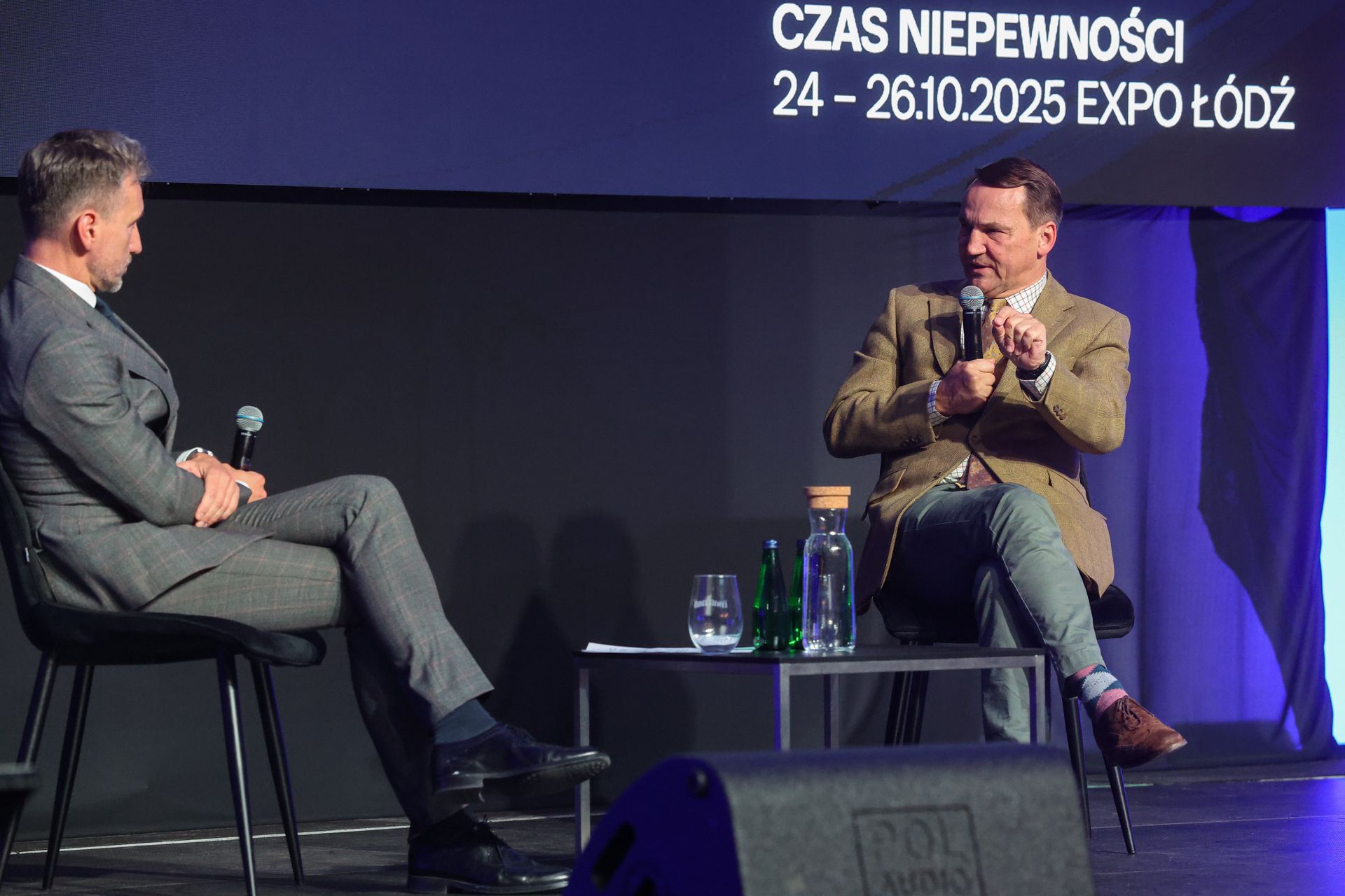 Po tych słowach Sikorskiego rozległy się brawa. Dostał pytanie o Ukrainę w NATO