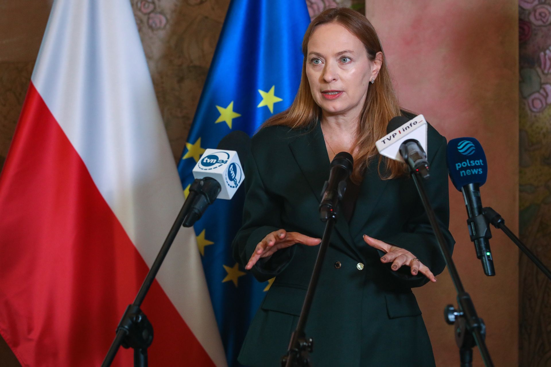 Minister Pełczyńska-Nałęcz: "Od mojej rodziny wara. Wasz hejt tylko bardziej motywuje mnie do walki"