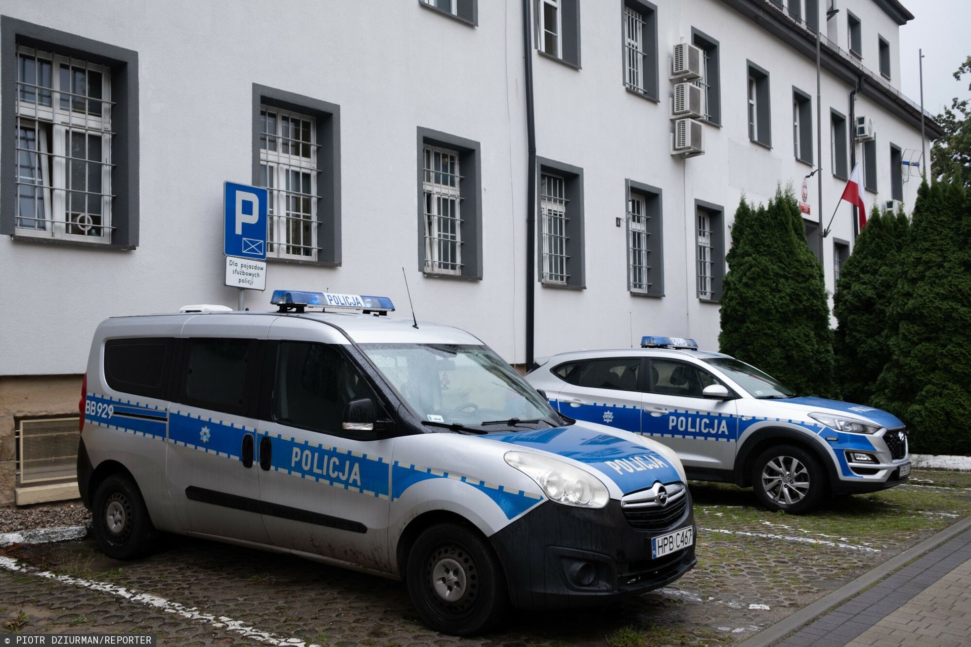 Strzały w bloku w Lubinie. Sąsiedzi mówią o dobijaniu się do drzwi