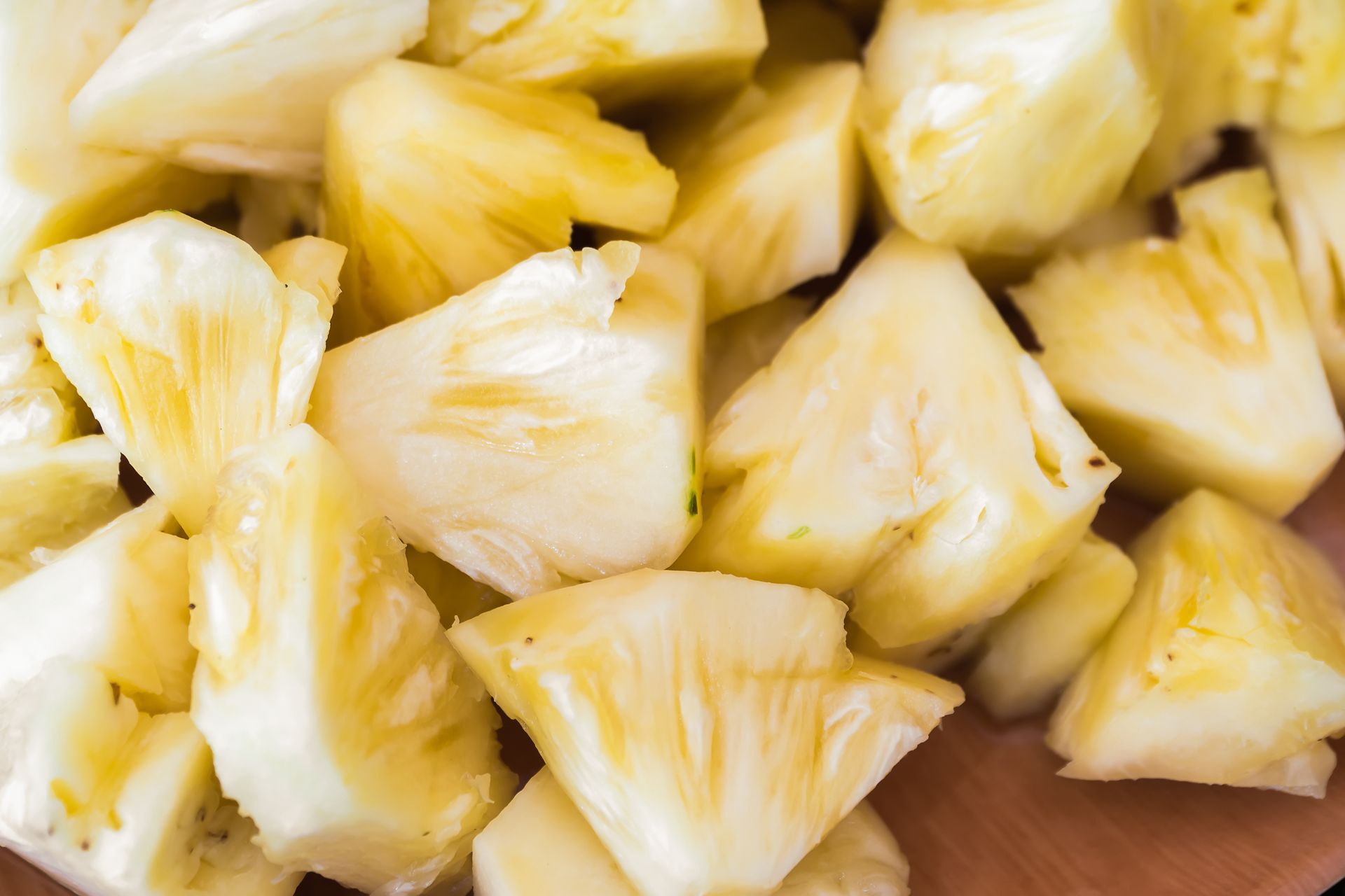 Zjedz kilka plasterków po ciężkim posiłku. Zapomnisz o wzdęciach i problemach z trawieniem