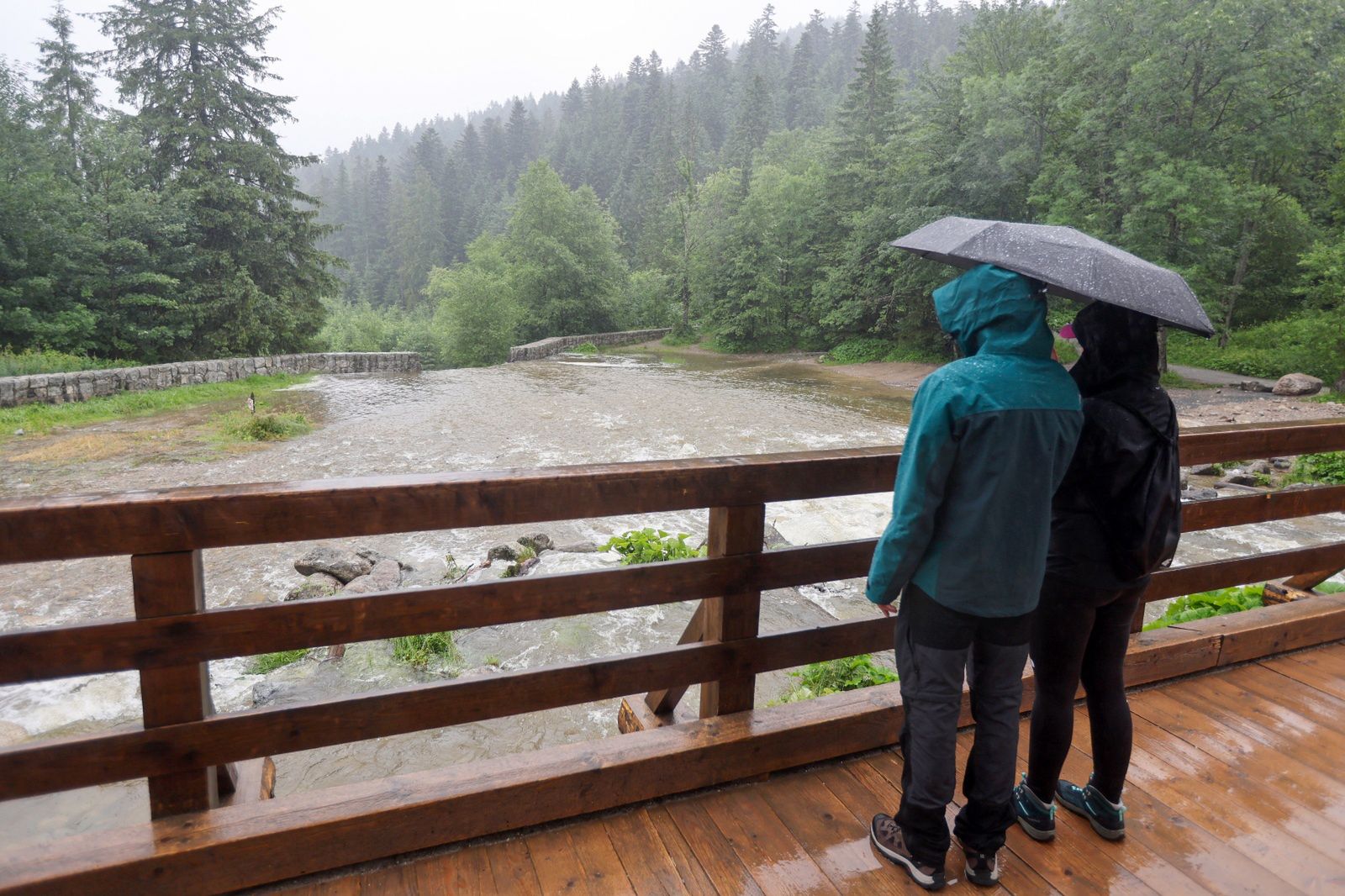Intensywne opady w Tatrach. Podtopienia i utrudnienia na szlakach