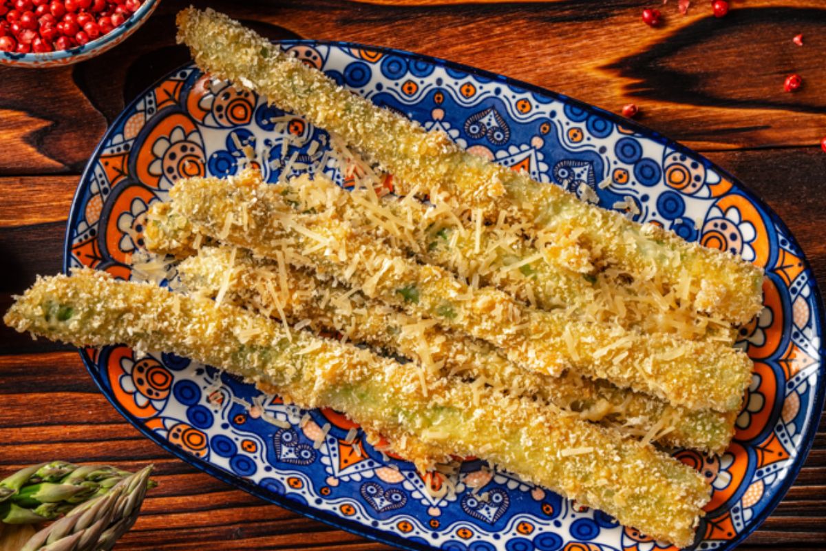 Jak zrobić chrupiące szparagi? Tak przygotowane pokochasz od pierwszego kęsa