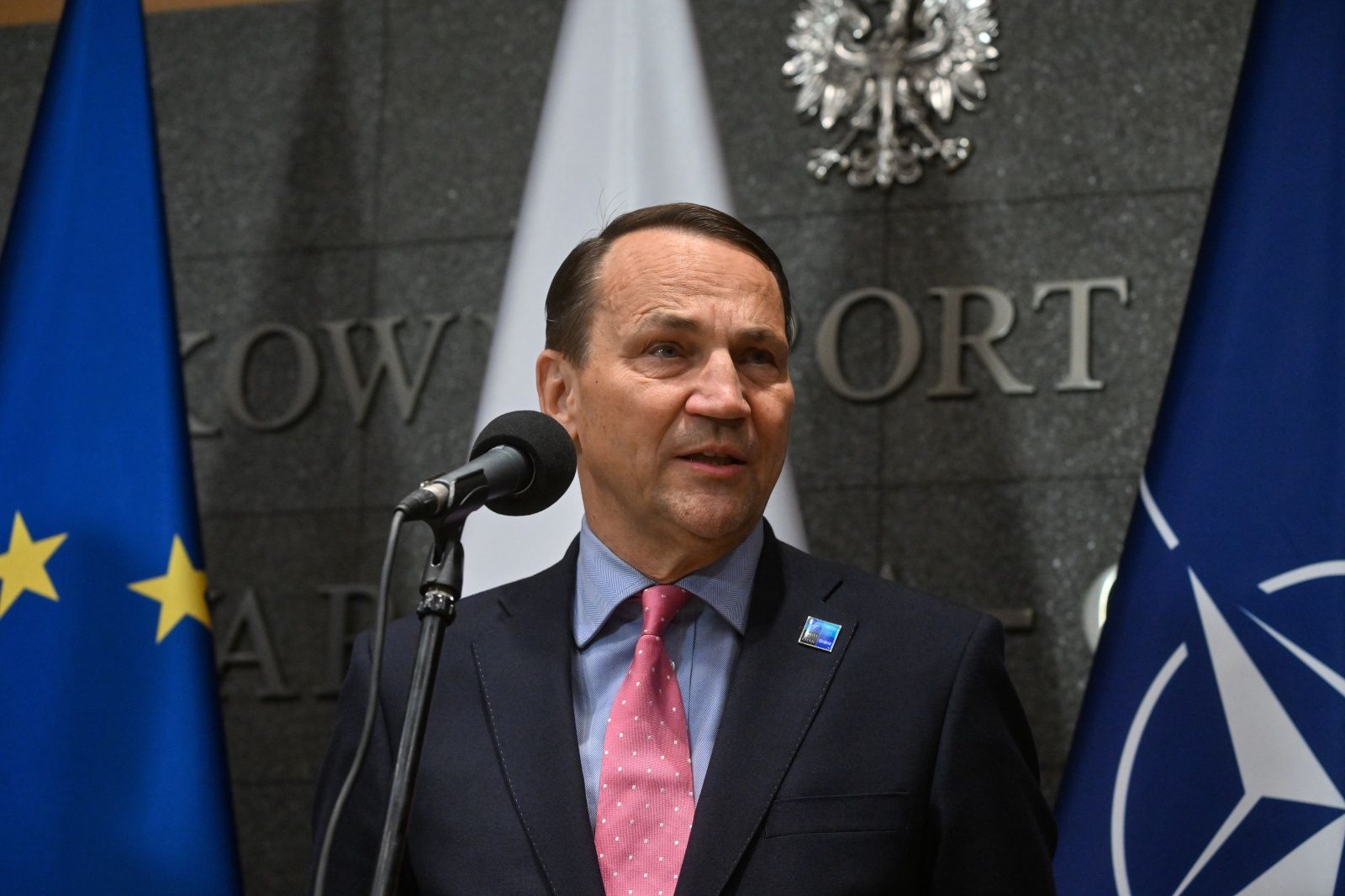 "Powyżej oczekiwań". Sikorski podsumował szczyt NATO