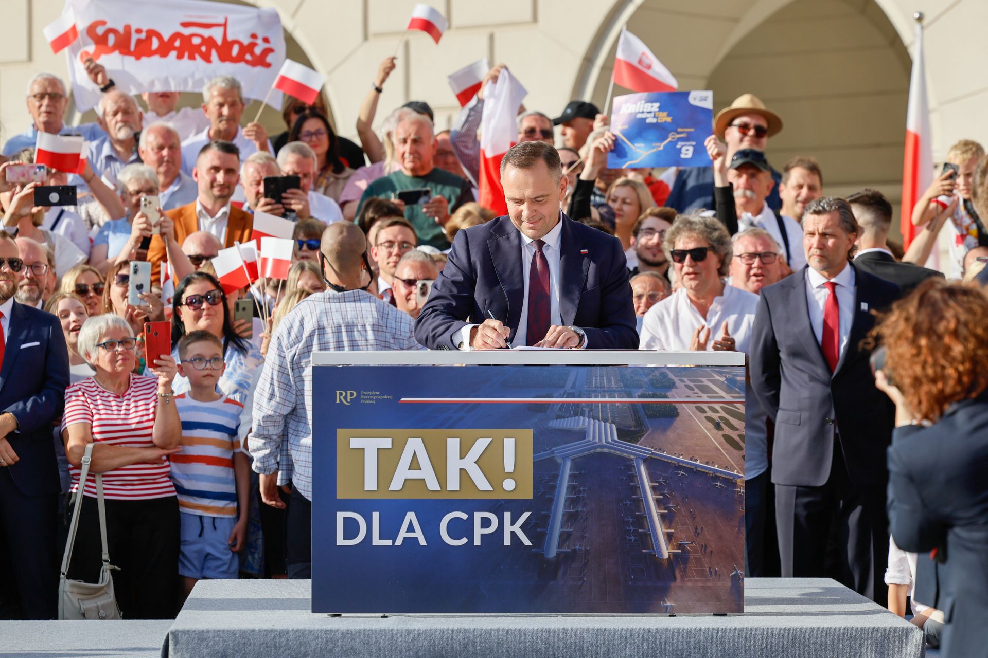 "Bubel prawny i brak finansowania". Koalicja reaguje na projekty Nawrockiego