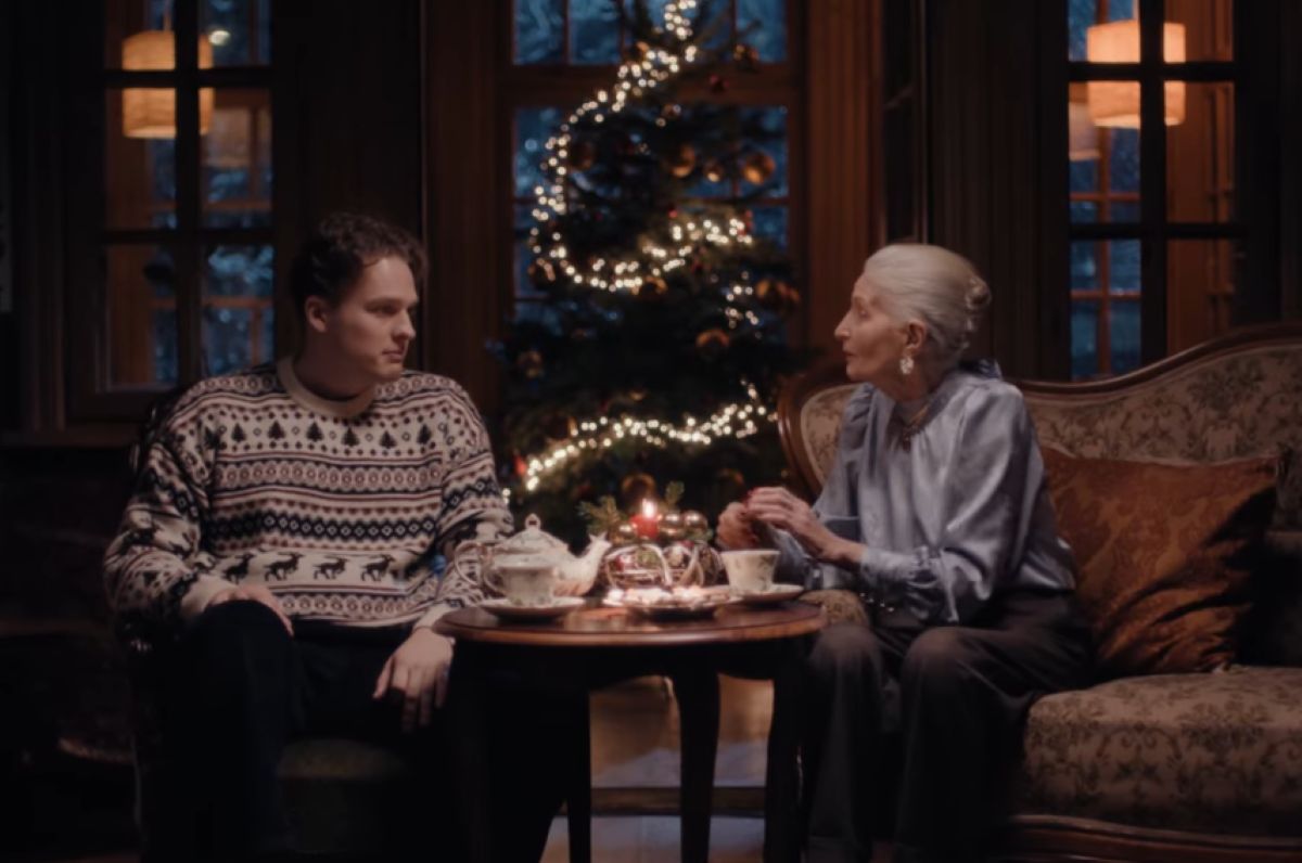 Kancelaria premiera w spocie ostrzega przed oszustwami "na wnuczka"