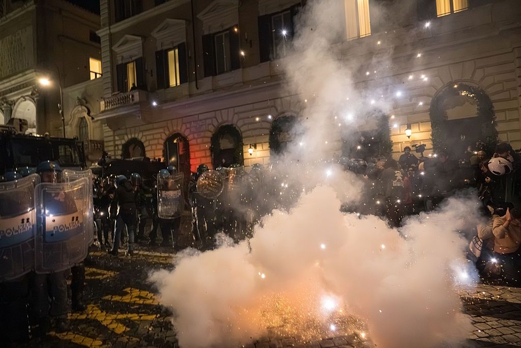 Protesty we Włoszech. Starcia z policją, setki zatrzymanych