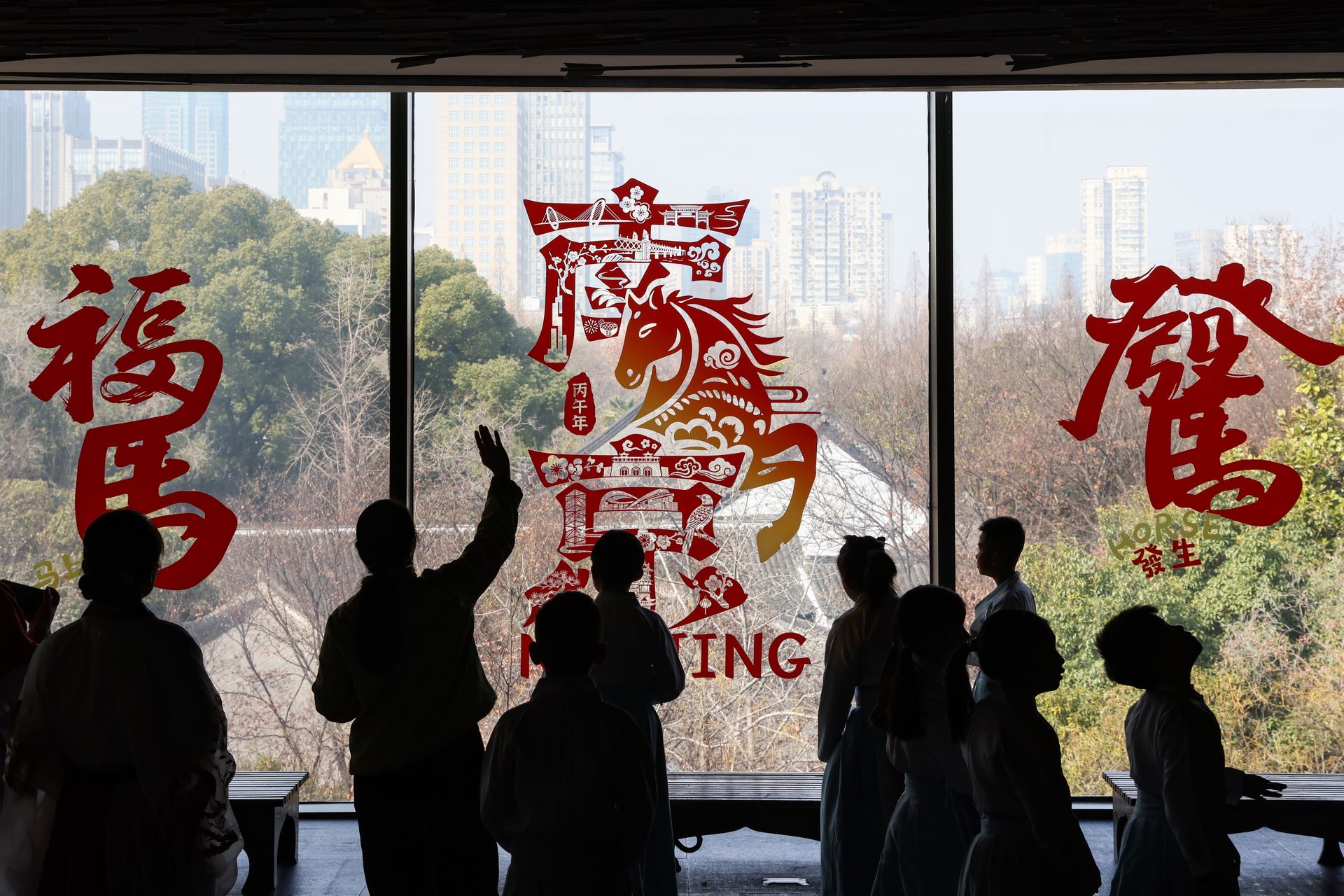 Chińska młodzież wyśmiewa propagandę "Roku Konia"