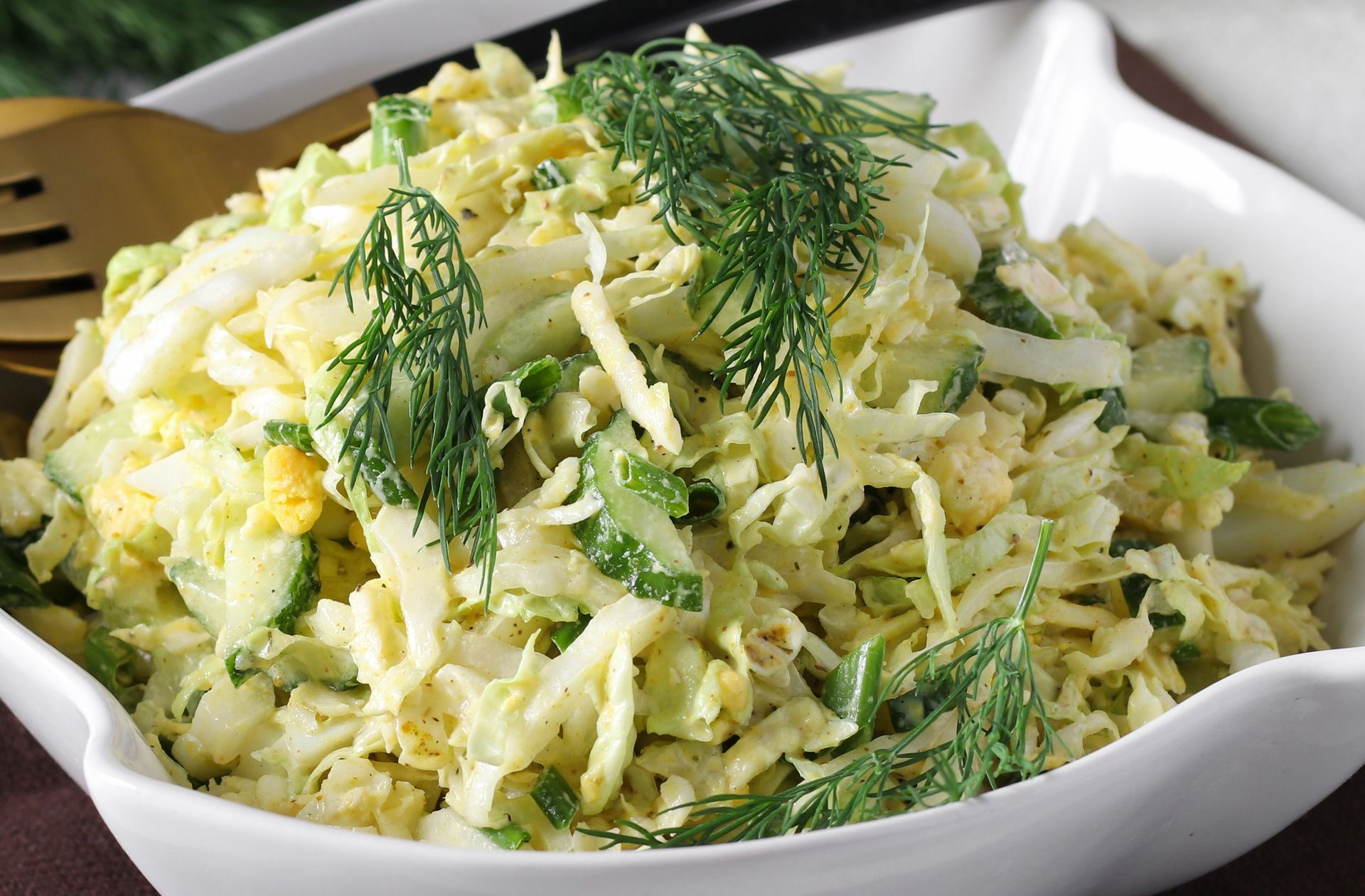 Podsmażam i dorzucam do surówki z kapusty pekińskiej. Jest smaczniejsza i przyjemnie chrupie