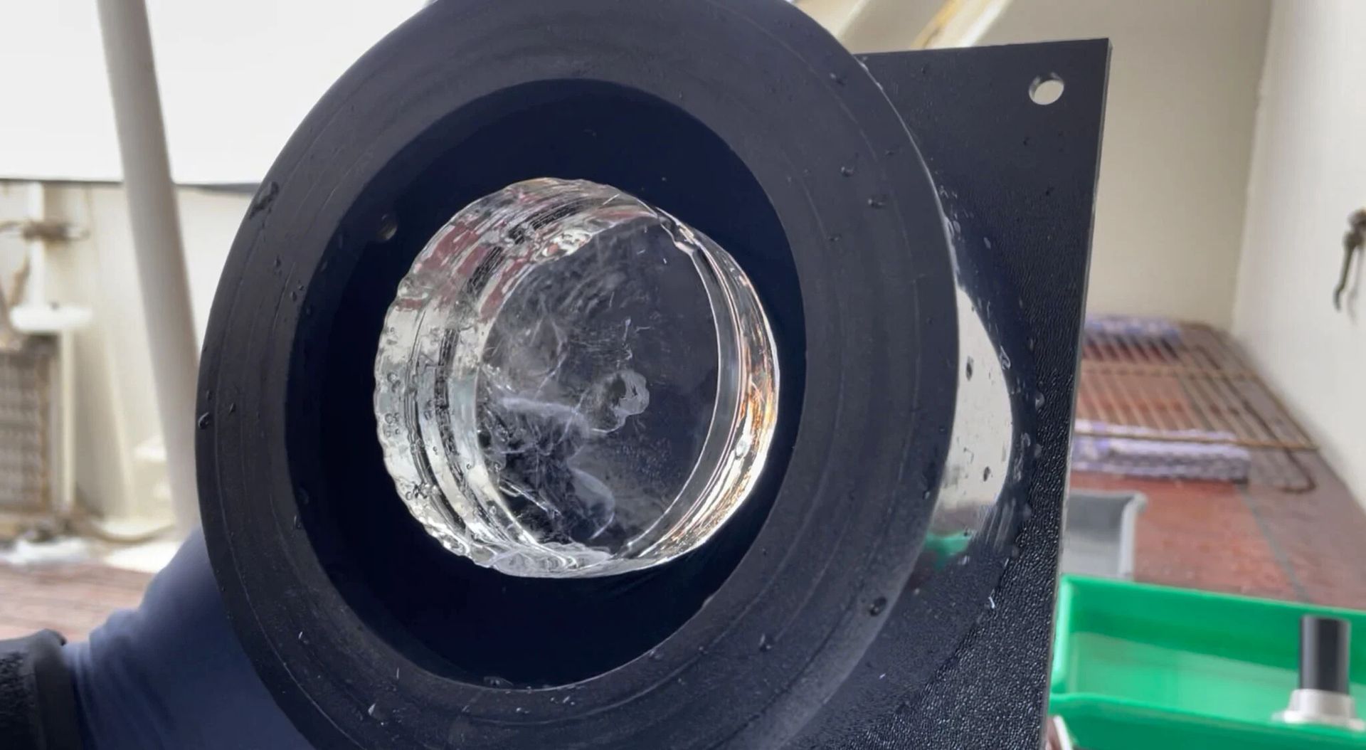 Aparat z soczewką z lodu. Robi wyjątkowe fotografie