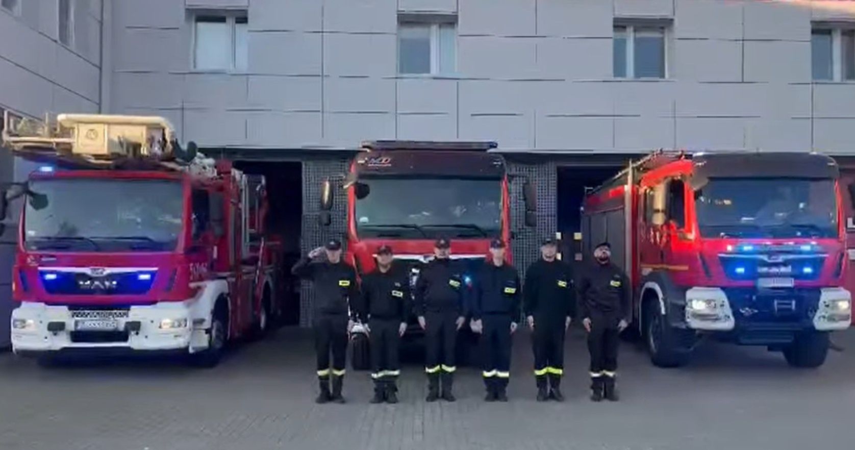 Młody strażak nie żyje. Koledzy oddali mu hołd