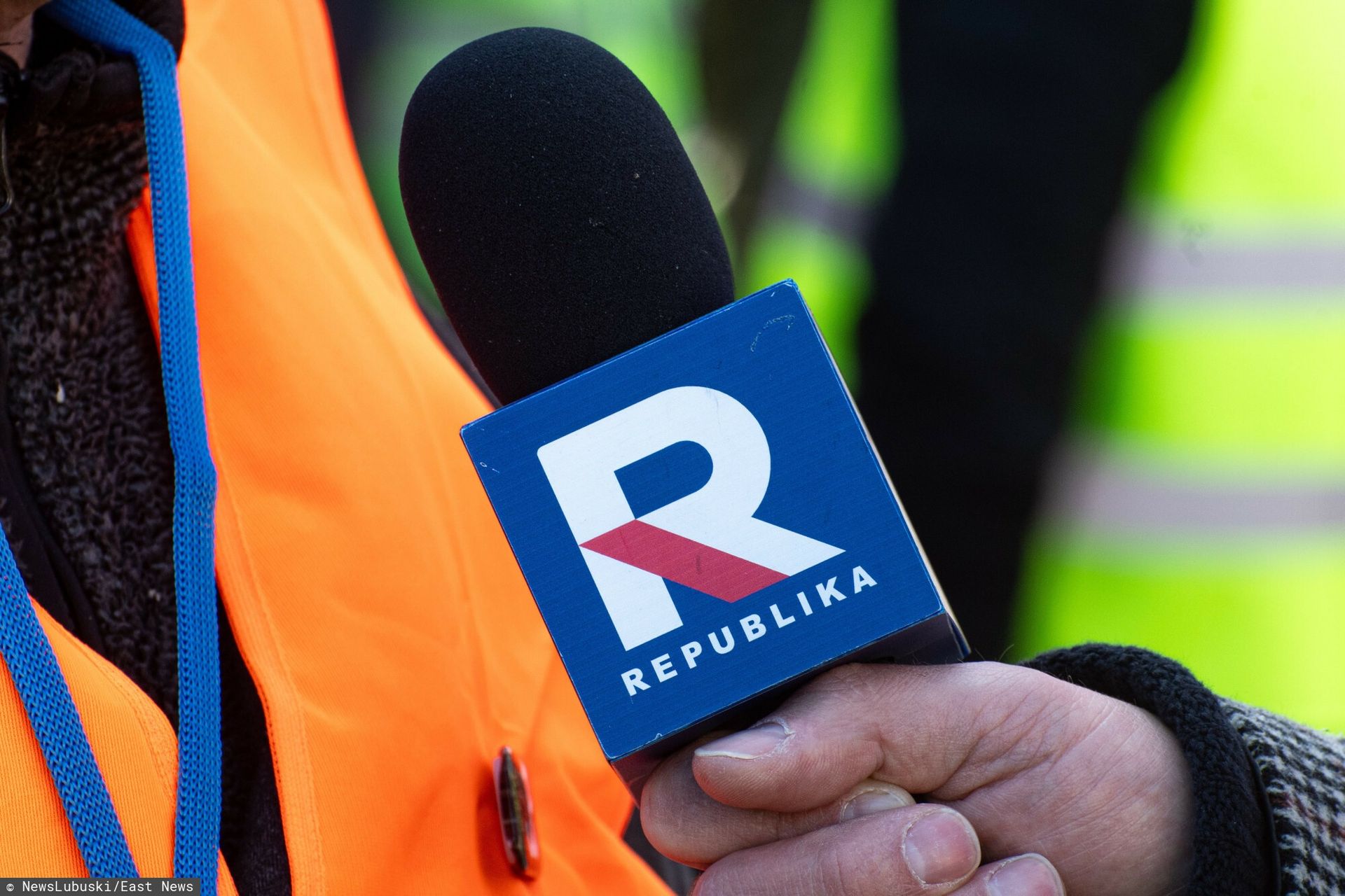 Republika chce zarabiać na telefonach. Startuje nowy operator