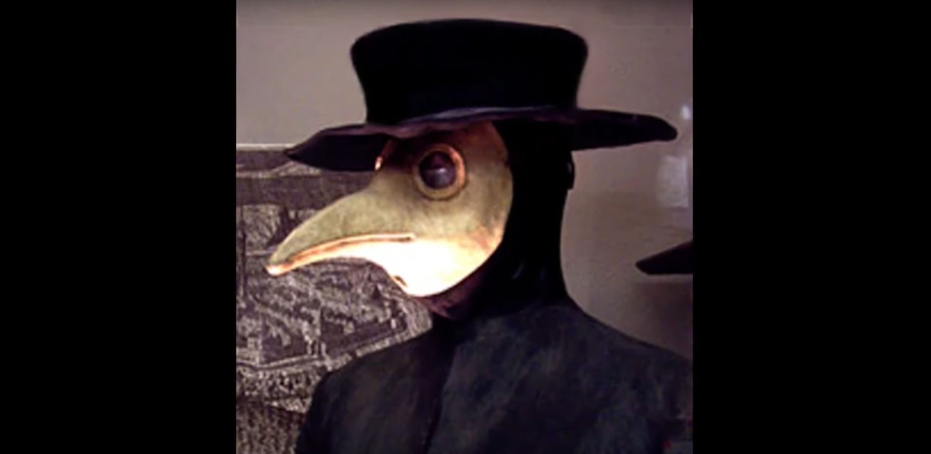 Te maski zna każdy. Dlaczego miały pomóc podczas Czarnej śmierci?