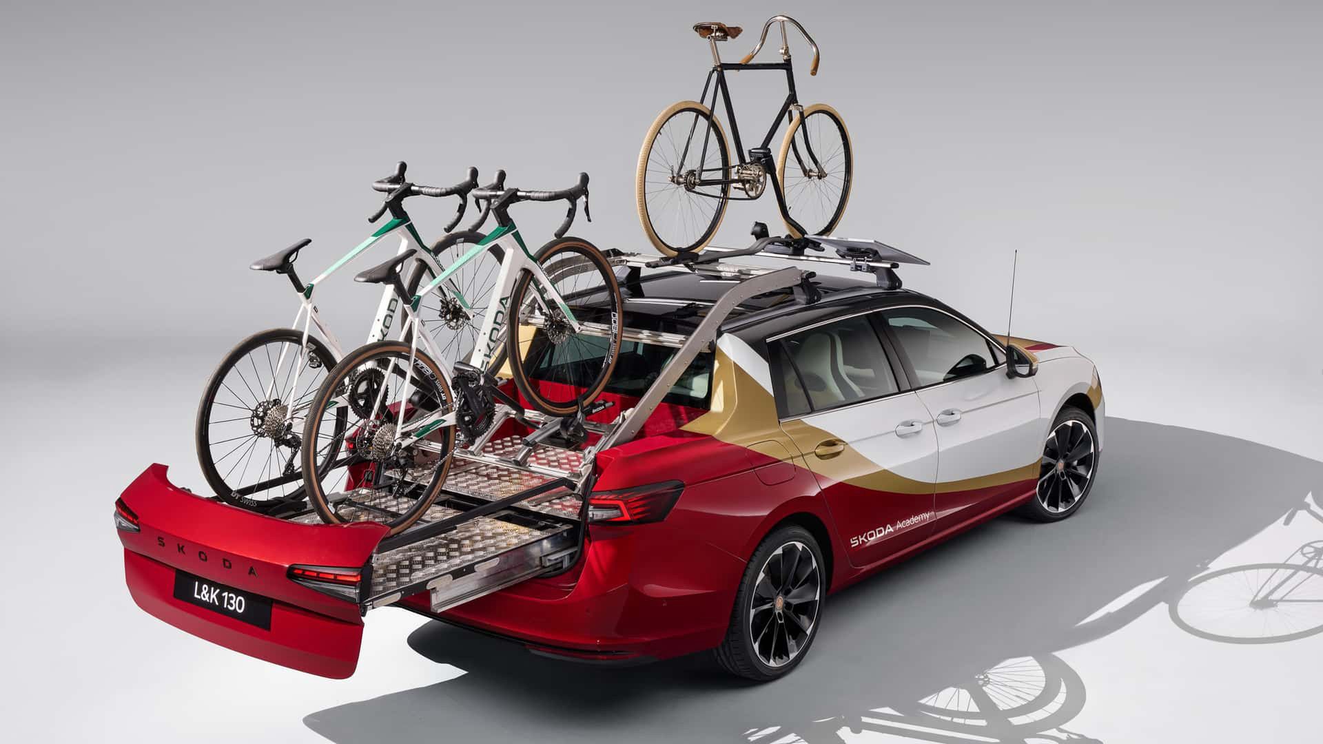 Czesi świętują 130-lecie marki Superbem w pickupie