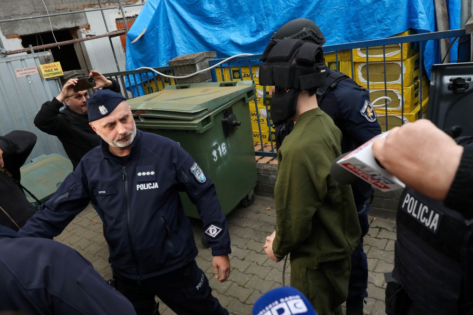 Zamachowiec z Ostrołęki już w prokuraturze. Jakie zarzuty usłyszy?