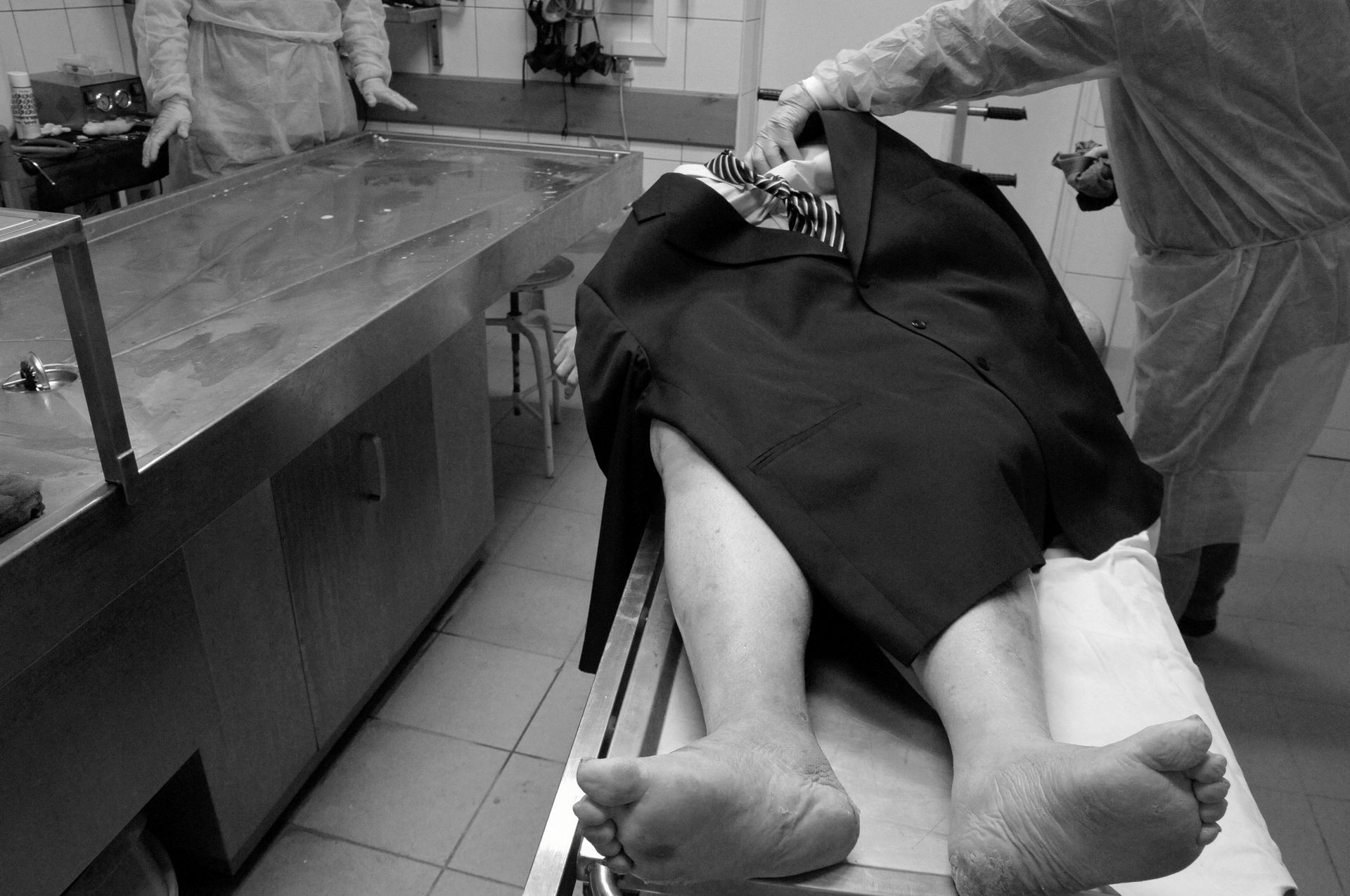 Odciął głowę i podpalił samochód. Po tym... pojechał na wesele